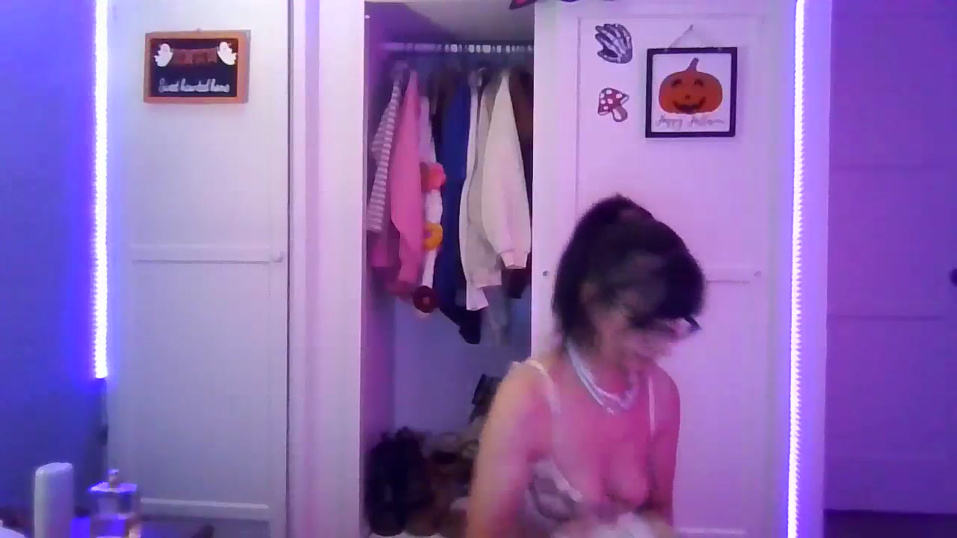 Gallery image thumbnail from Abc123456789's myfreecams stream on, 10/31/2023, 11:44 image 4 of 20