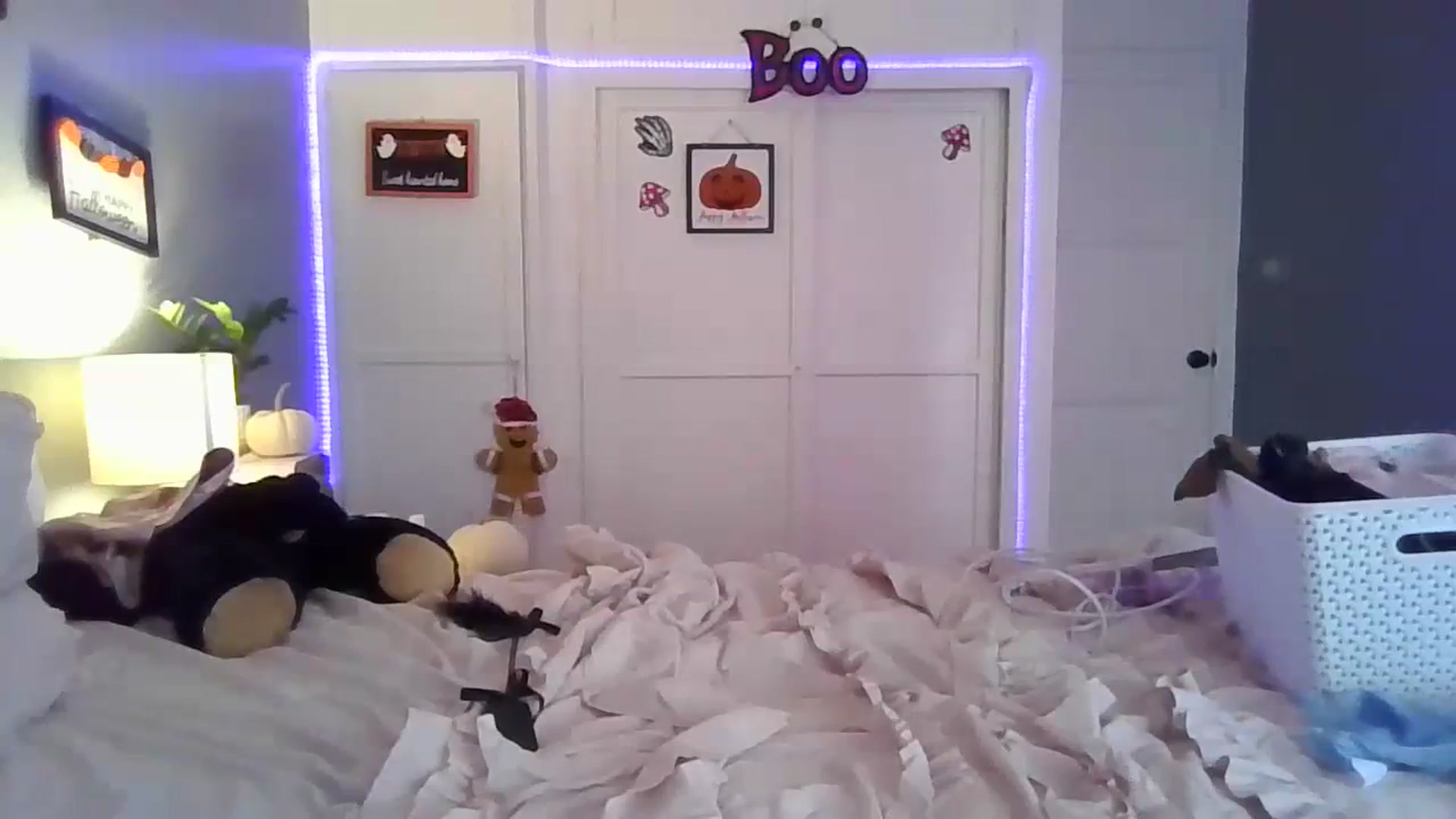 Gallery image thumbnail from Abc123456789's myfreecams stream on, 10/31/2023, 19:11 image 2 of 20