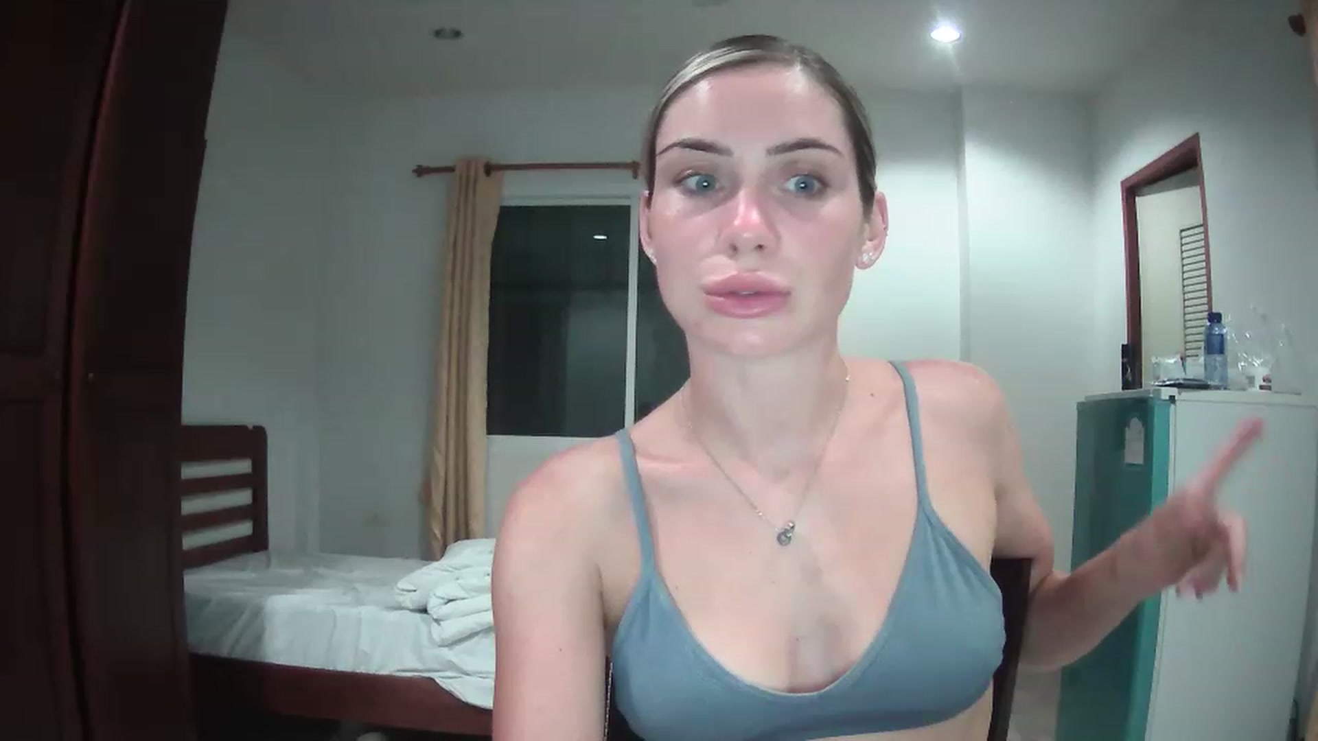Gallery image thumbnail from Abella_'s myfreecams stream on, 12/02/2022, 13:18 image 10 of 20
