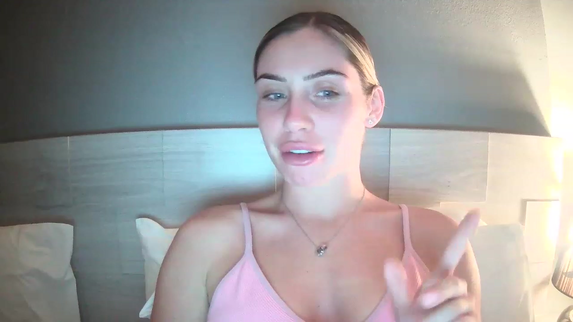 Gallery image thumbnail from Abella_'s myfreecams stream on, 12/05/2022, 15:45 image 9 of 20