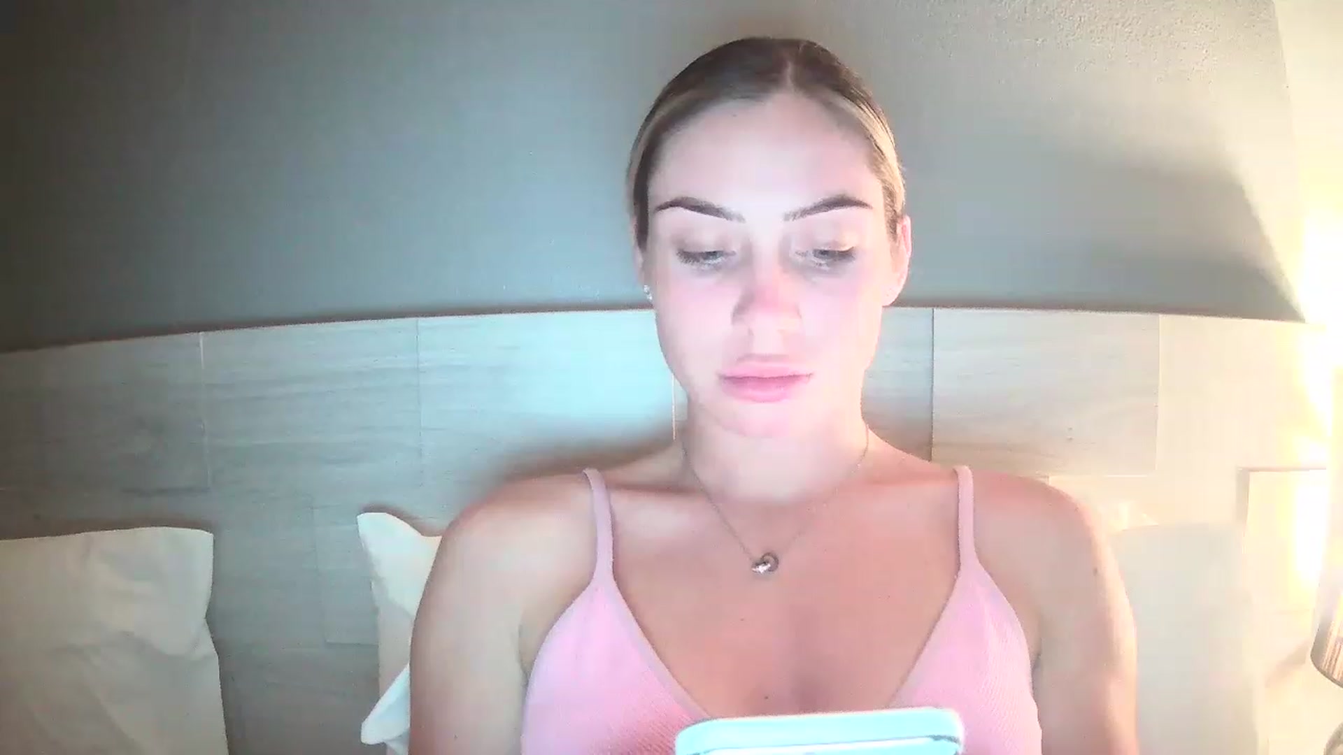 Gallery image thumbnail from Abella_'s myfreecams stream on, 12/05/2022, 15:45 image 8 of 20