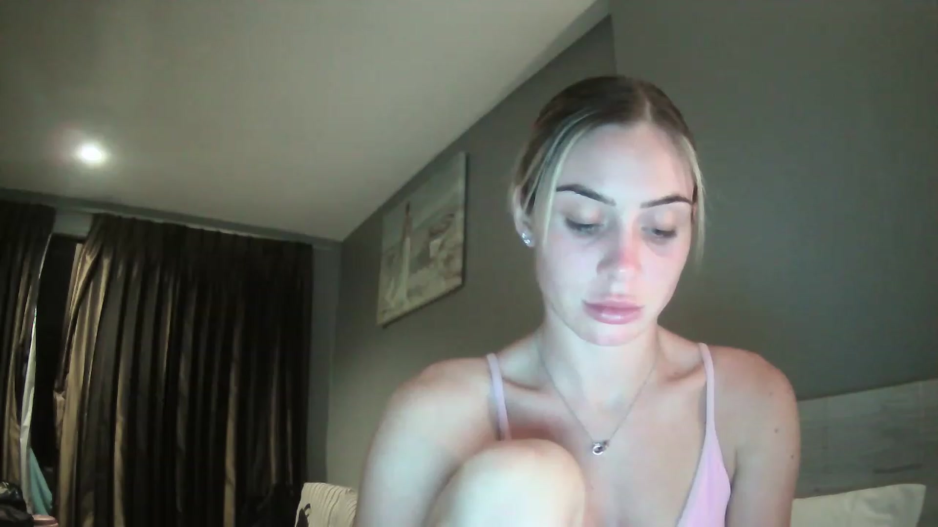 Gallery image thumbnail from Abella_'s myfreecams stream on, 12/05/2022, 15:45 image 3 of 20