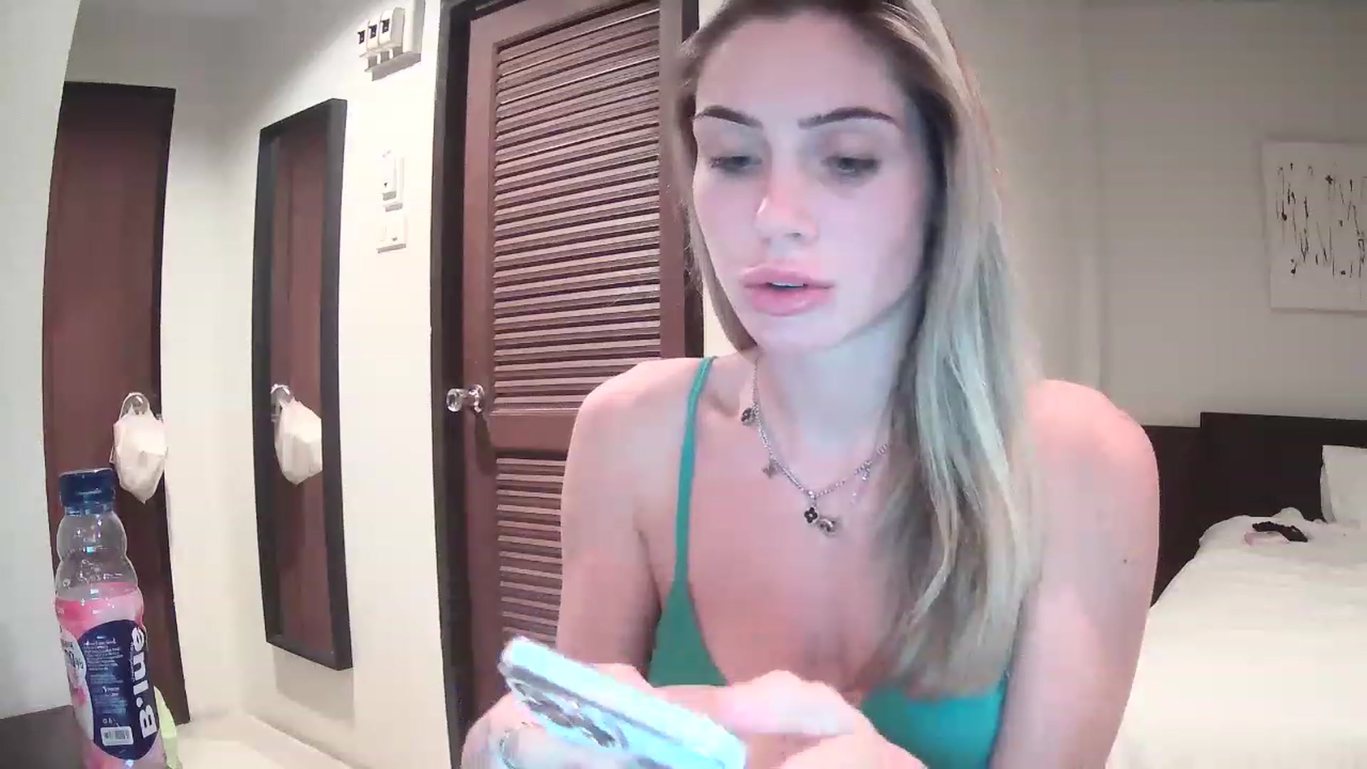 Gallery image thumbnail from Abella_'s myfreecams stream on, 12/11/2022, 13:01 image 12 of 20