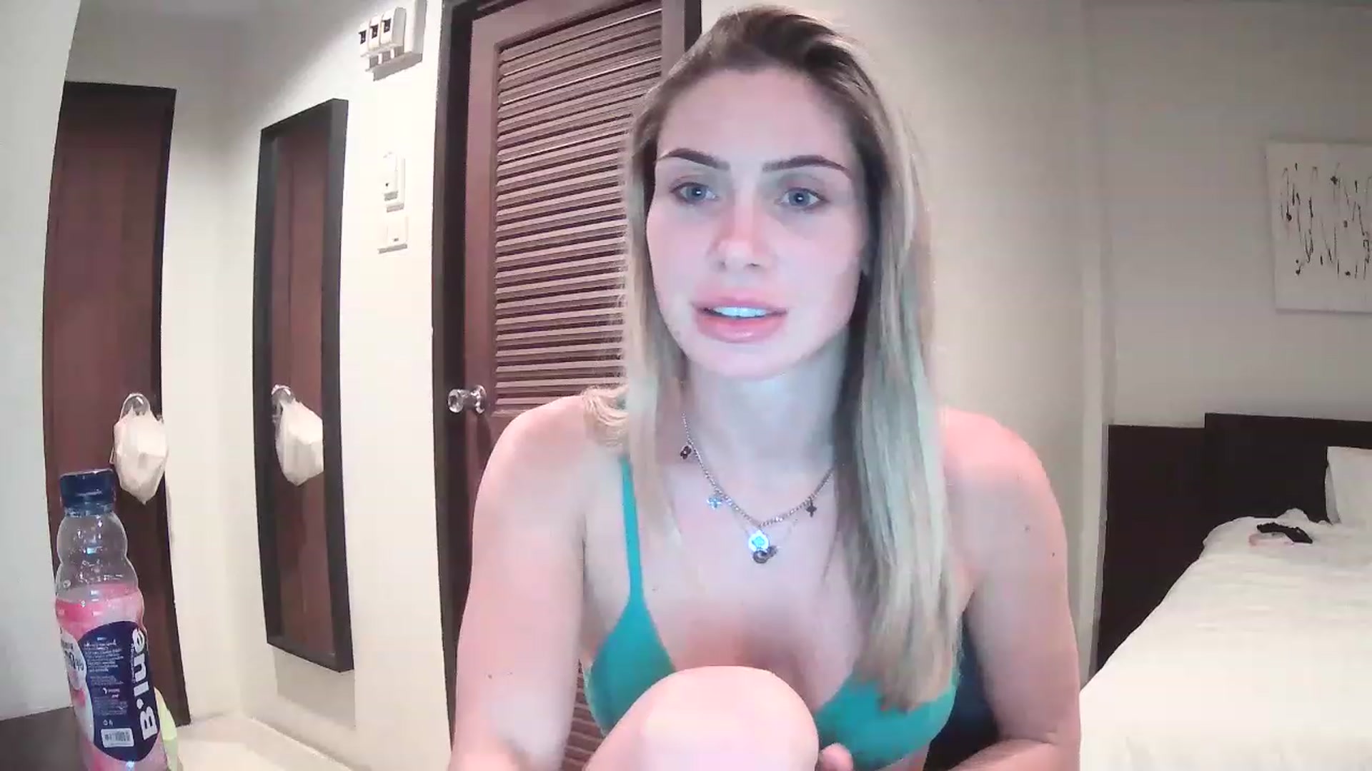 Gallery image thumbnail from Abella_'s myfreecams stream on, 12/11/2022, 13:01 image 11 of 20