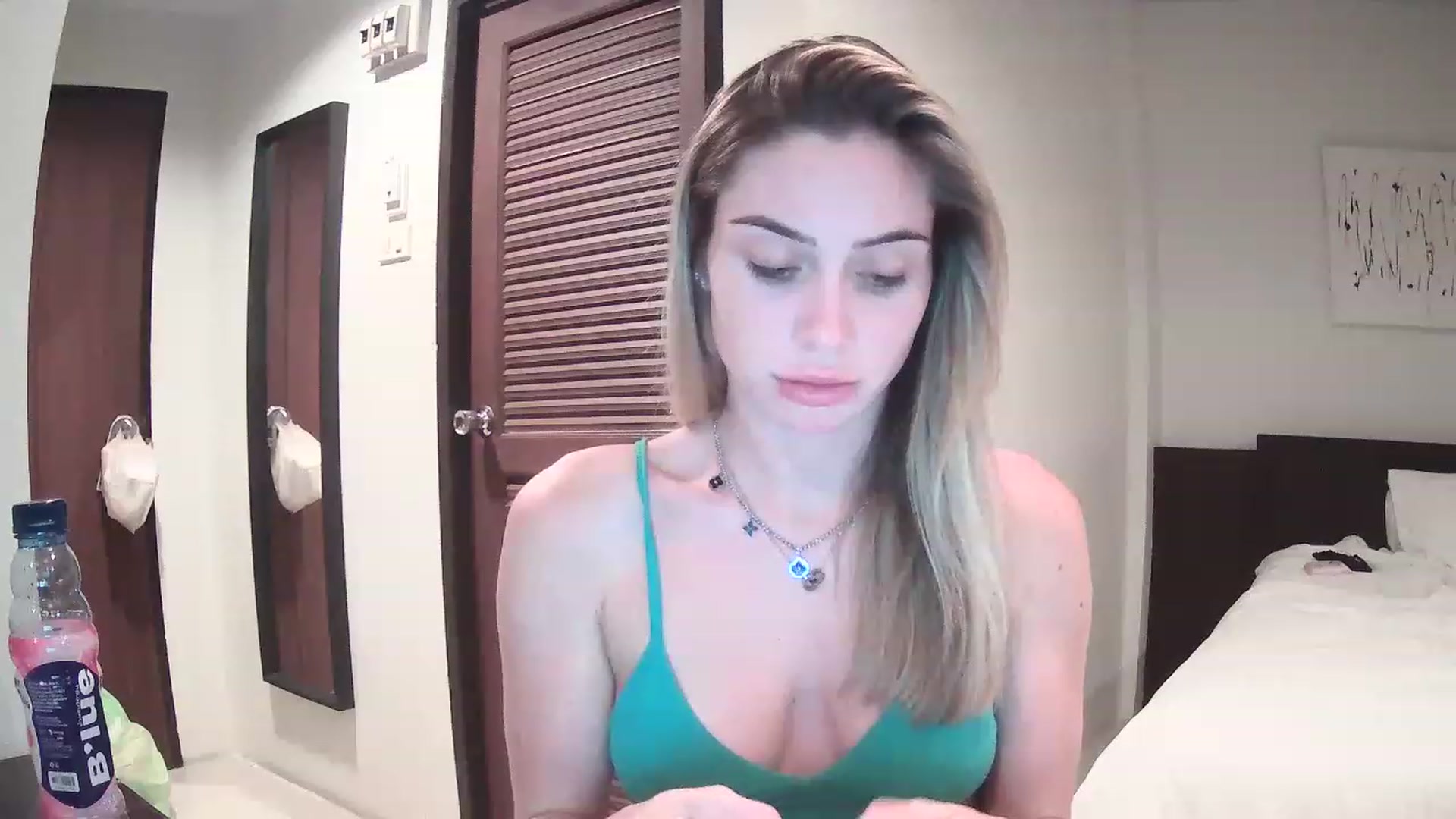 Gallery image thumbnail from Abella_'s myfreecams stream on, 12/11/2022, 13:01 image 14 of 20