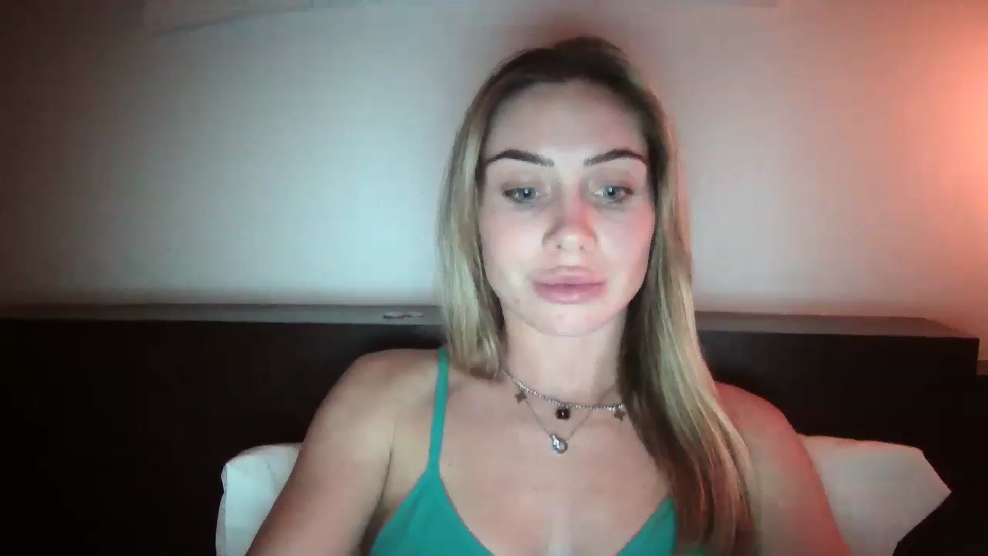 Gallery image thumbnail from Abella_'s myfreecams stream on, 12/11/2022, 15:11 image 12 of 20