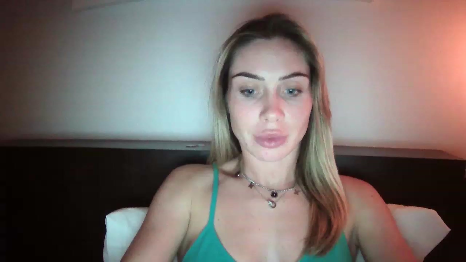 Gallery image thumbnail from Abella_'s myfreecams stream on, 12/11/2022, 15:11 image 2 of 20