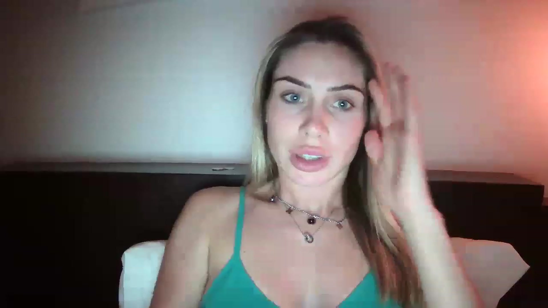 Gallery image thumbnail from Abella_'s myfreecams stream on, 12/11/2022, 15:11 image 8 of 20