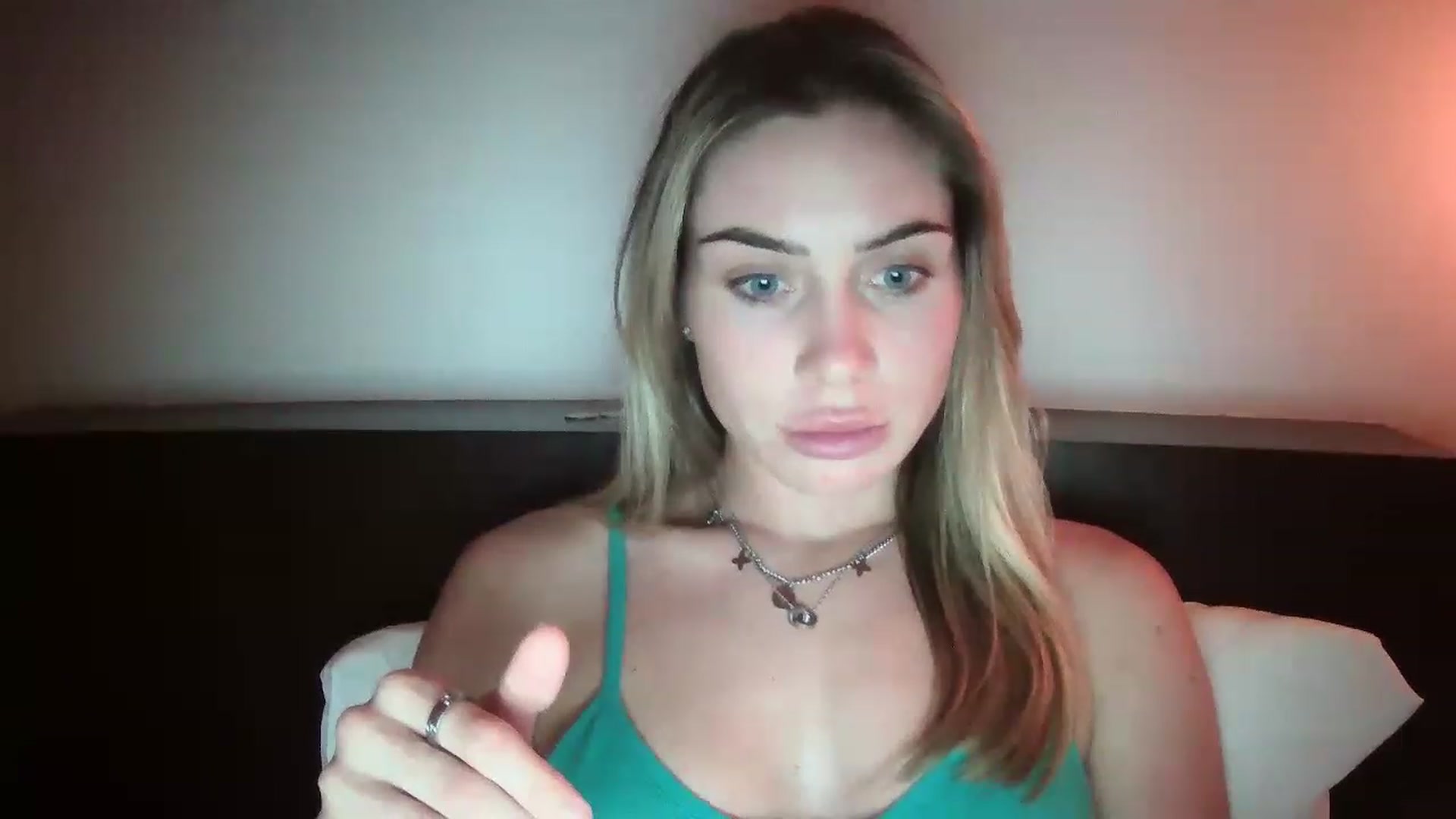 Gallery image thumbnail from Abella_'s myfreecams stream on, 12/11/2022, 15:11 image 20 of 20
