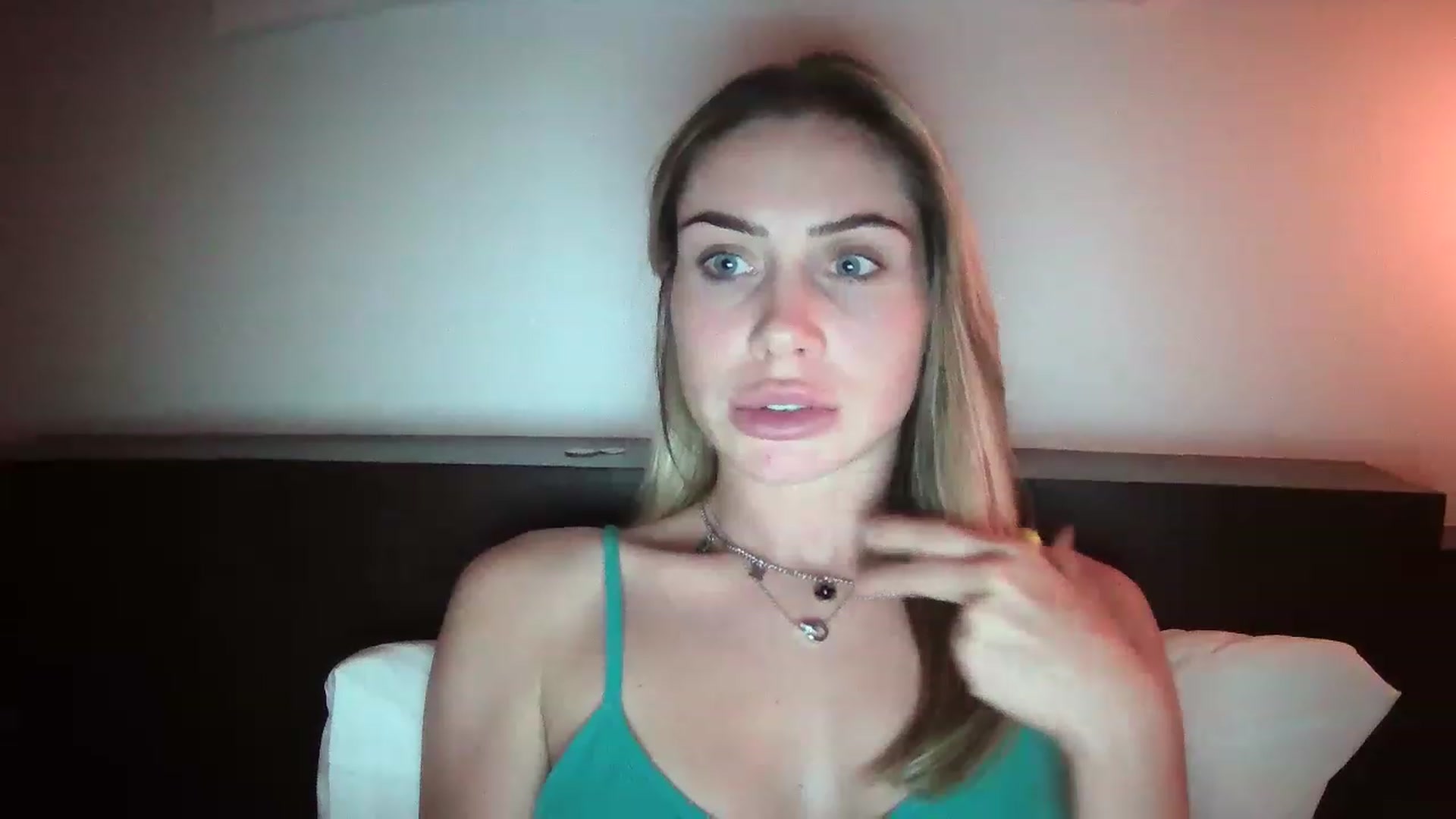 Gallery image thumbnail from Abella_'s myfreecams stream on, 12/11/2022, 15:11 image 13 of 20