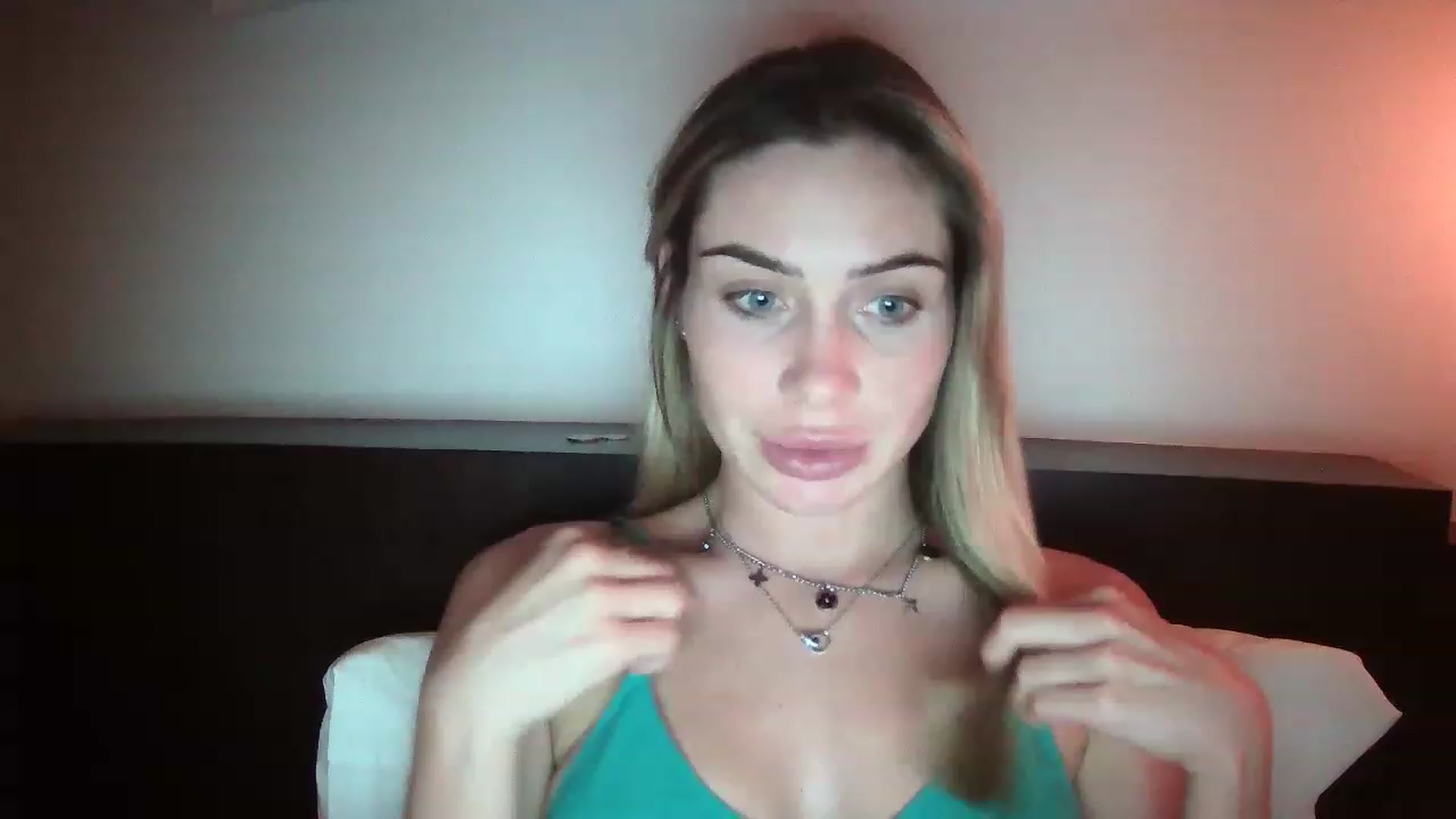 Gallery image thumbnail from Abella_'s myfreecams stream on, 12/11/2022, 15:11 image 14 of 20