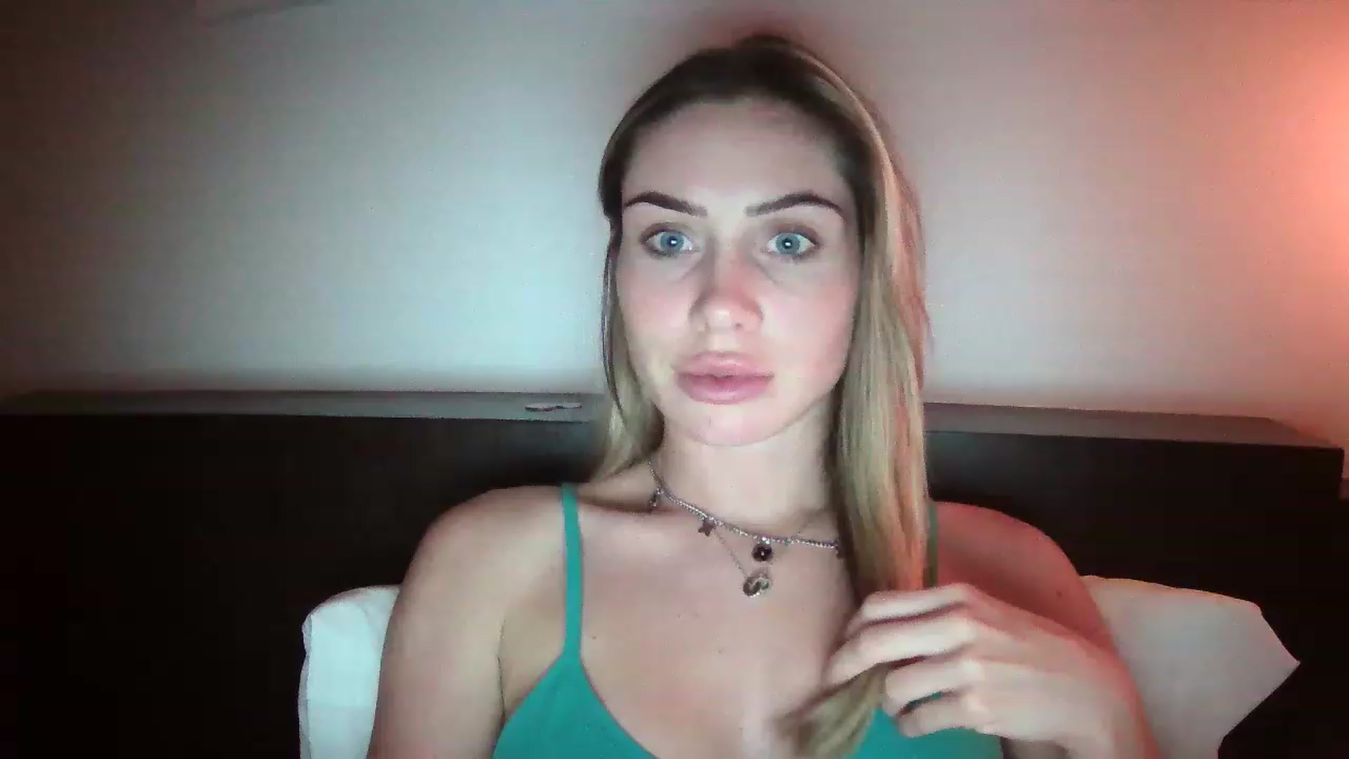Gallery image thumbnail from Abella_'s myfreecams stream on, 12/11/2022, 15:11 image 16 of 20
