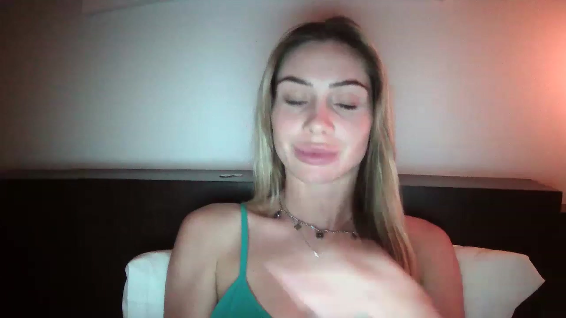 Gallery image thumbnail from Abella_'s myfreecams stream on, 12/11/2022, 15:11 image 11 of 20