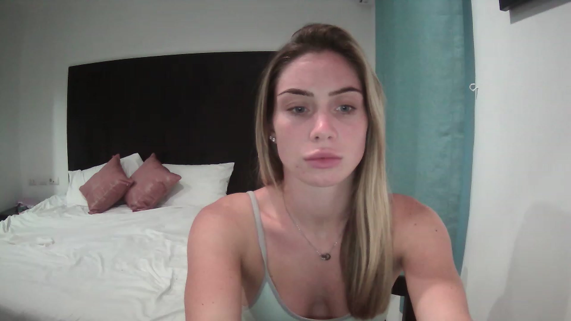 Gallery image thumbnail from Abella_'s myfreecams stream on, 12/18/2022, 09:13 image 16 of 20
