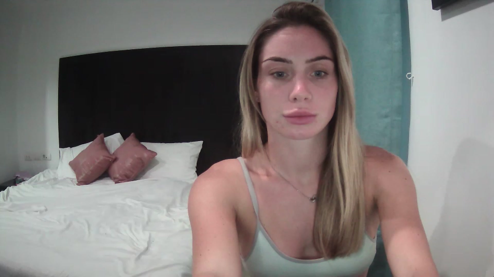 Gallery image thumbnail from Abella_'s myfreecams stream on, 12/18/2022, 09:13 image 14 of 20