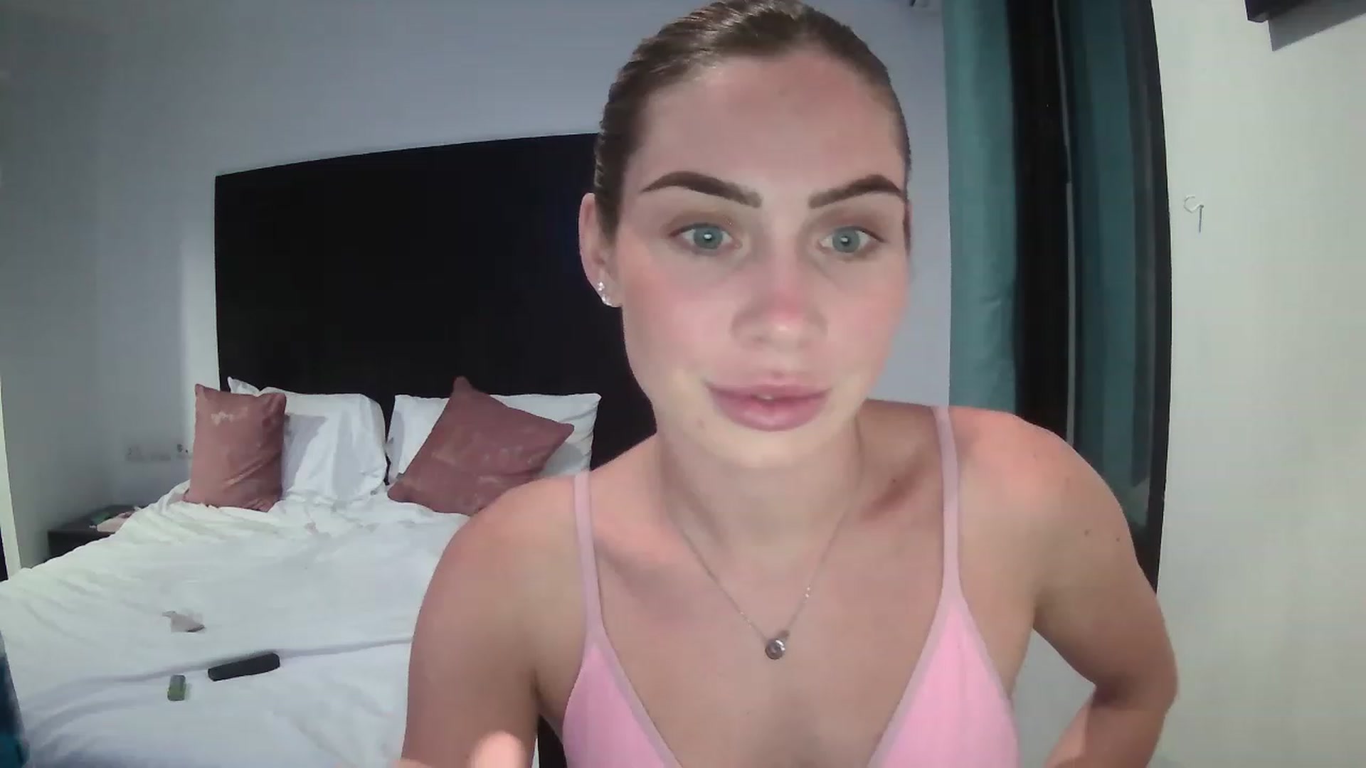 Gallery image thumbnail from Abella_'s myfreecams stream on, 12/19/2022, 13:49 image 10 of 20
