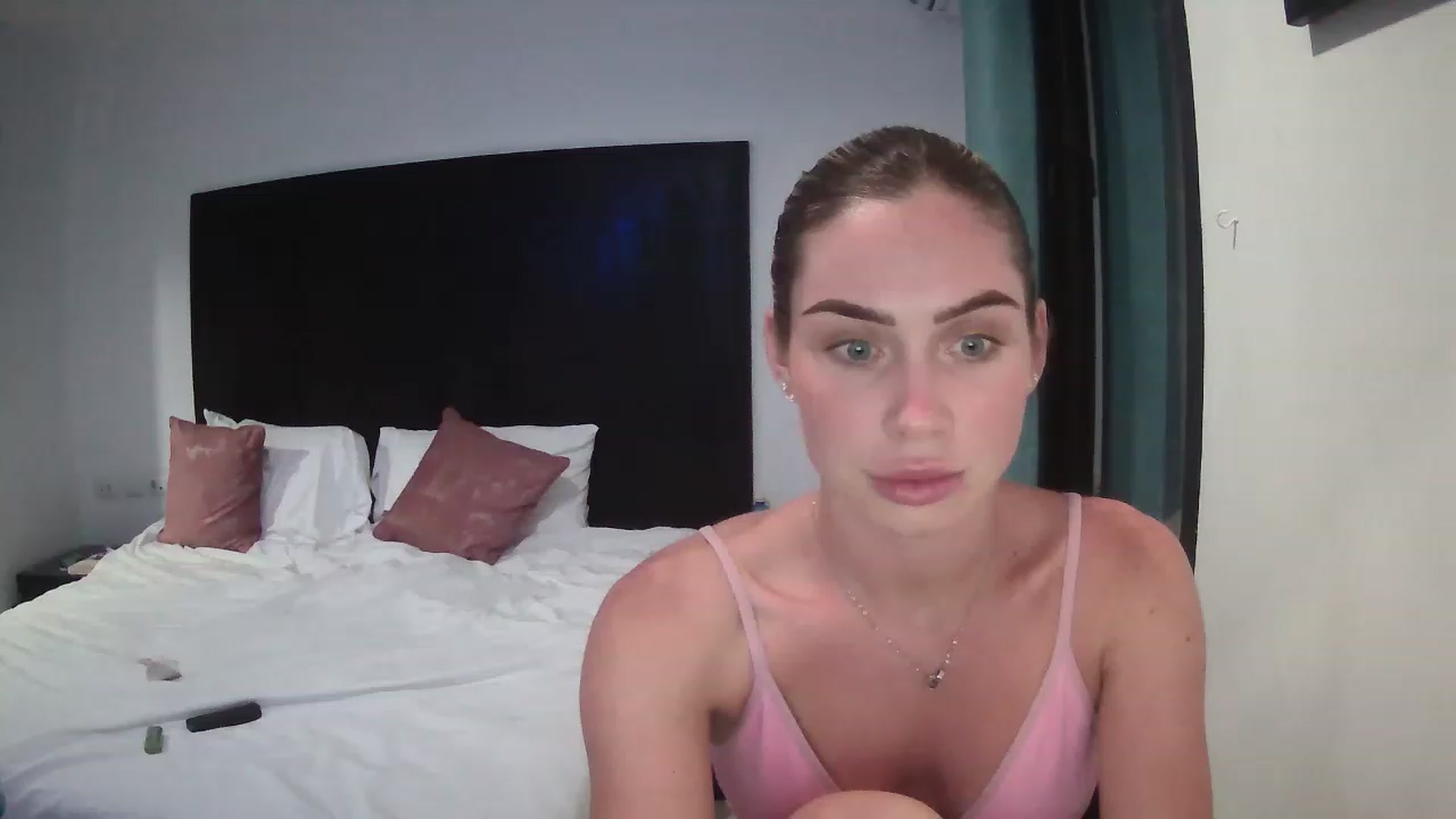 Gallery image thumbnail from Abella_'s myfreecams stream on, 12/19/2022, 13:49 image 18 of 20
