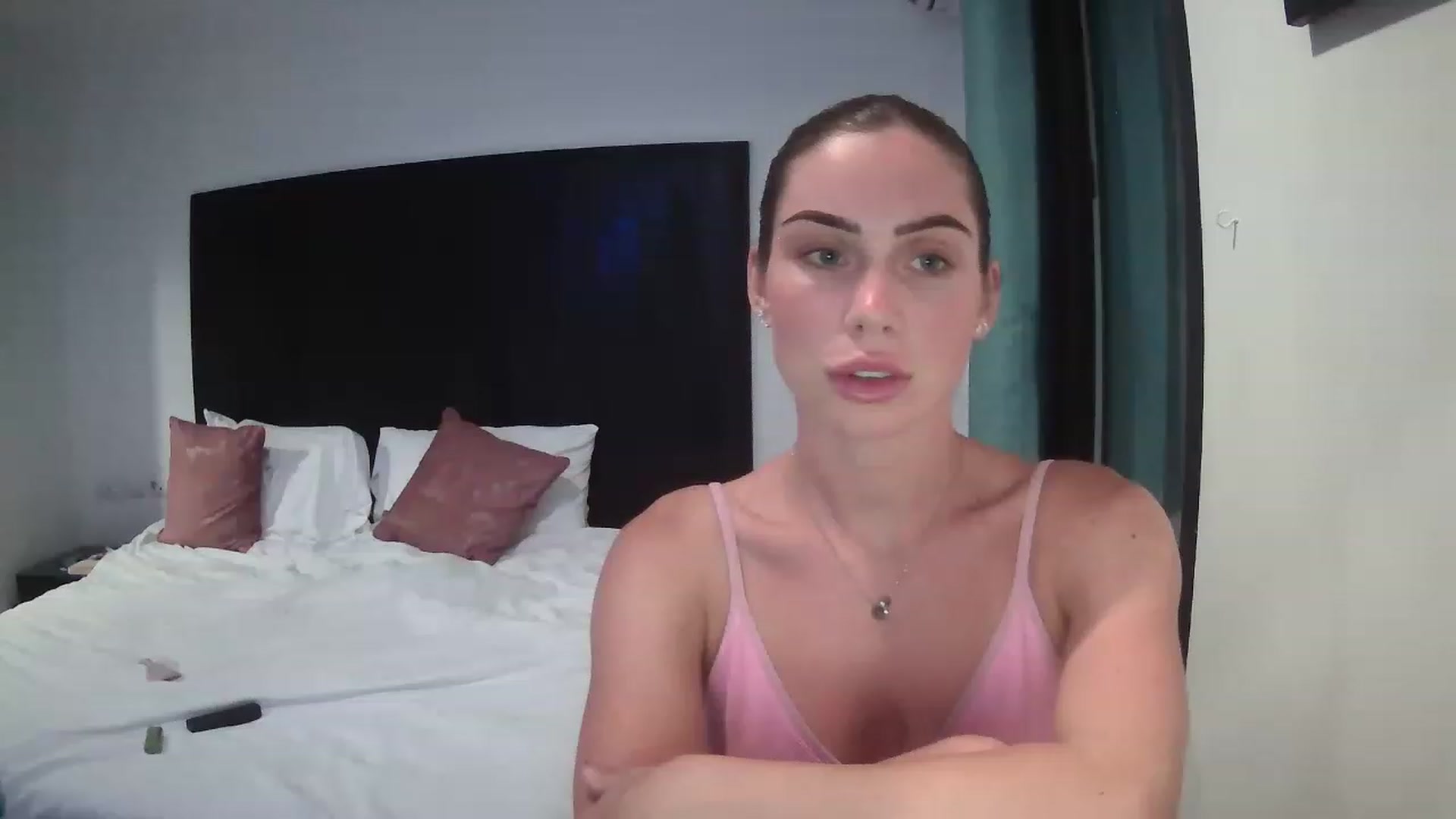 Gallery image thumbnail from Abella_'s myfreecams stream on, 12/19/2022, 13:49 image 17 of 20