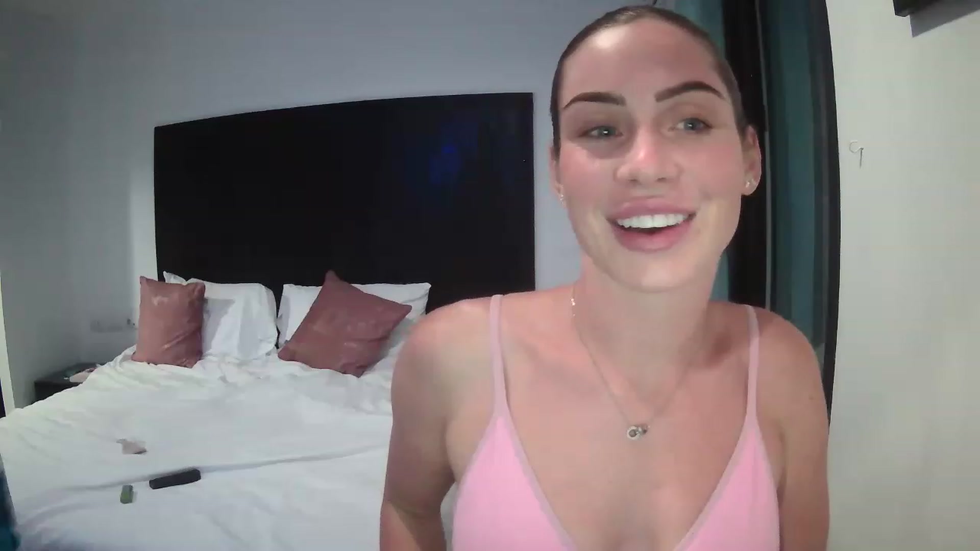 Gallery image thumbnail from Abella_'s myfreecams stream on, 12/19/2022, 13:49 image 15 of 20