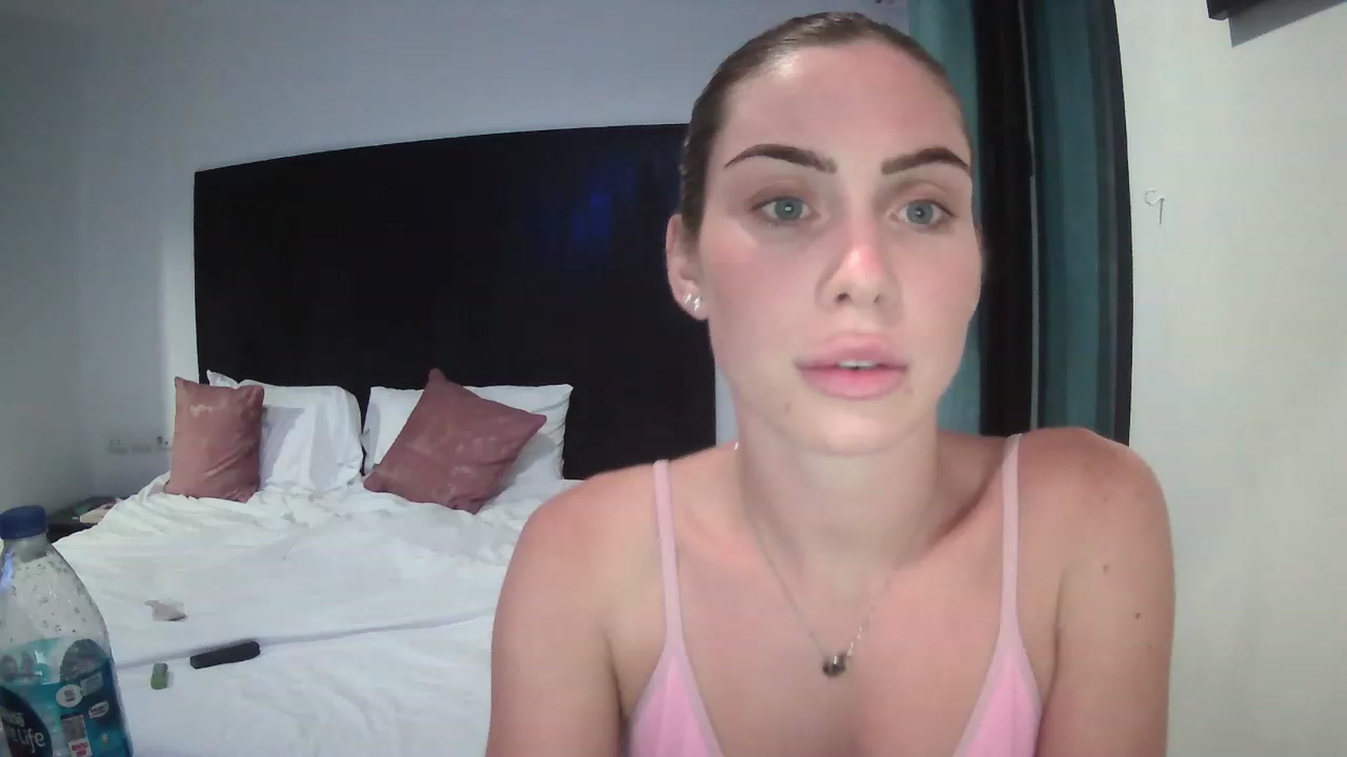 Gallery image thumbnail from Abella_'s myfreecams stream on, 12/19/2022, 14:59 image 8 of 20