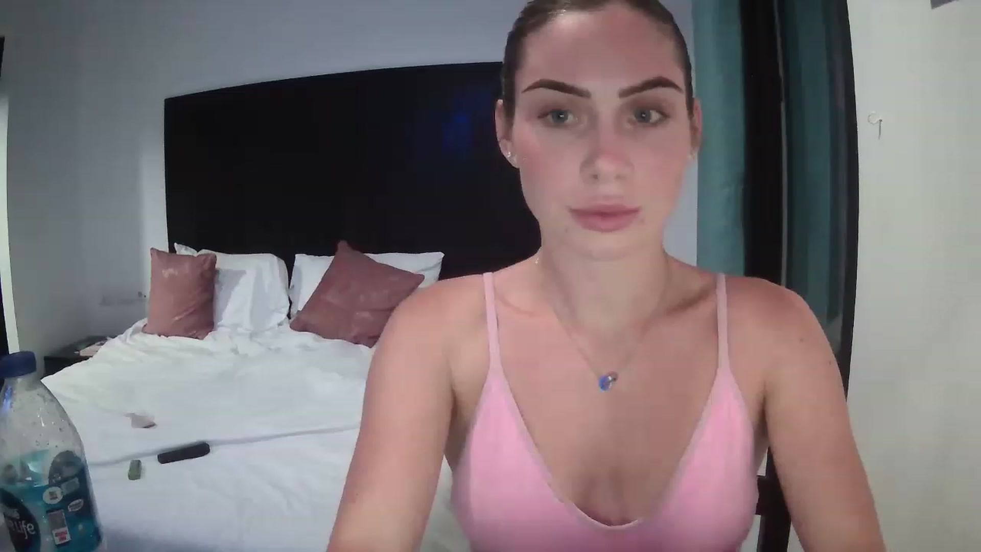 Gallery image thumbnail from Abella_'s myfreecams stream on, 12/19/2022, 14:59 image 18 of 20
