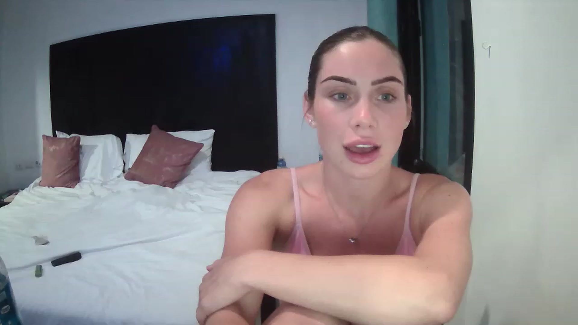 Gallery image thumbnail from Abella_'s myfreecams stream on, 12/19/2022, 14:59 image 11 of 20
