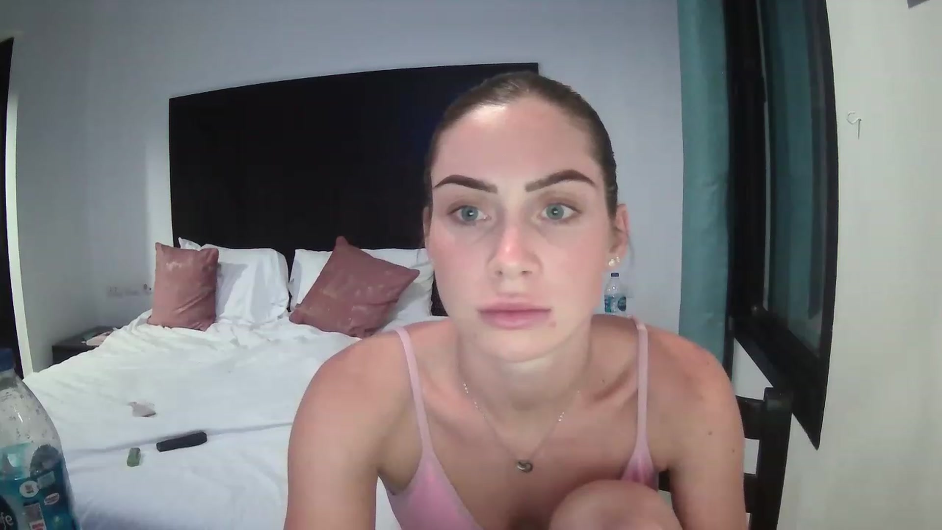 Gallery image thumbnail from Abella_'s myfreecams stream on, 12/19/2022, 14:59 image 14 of 20