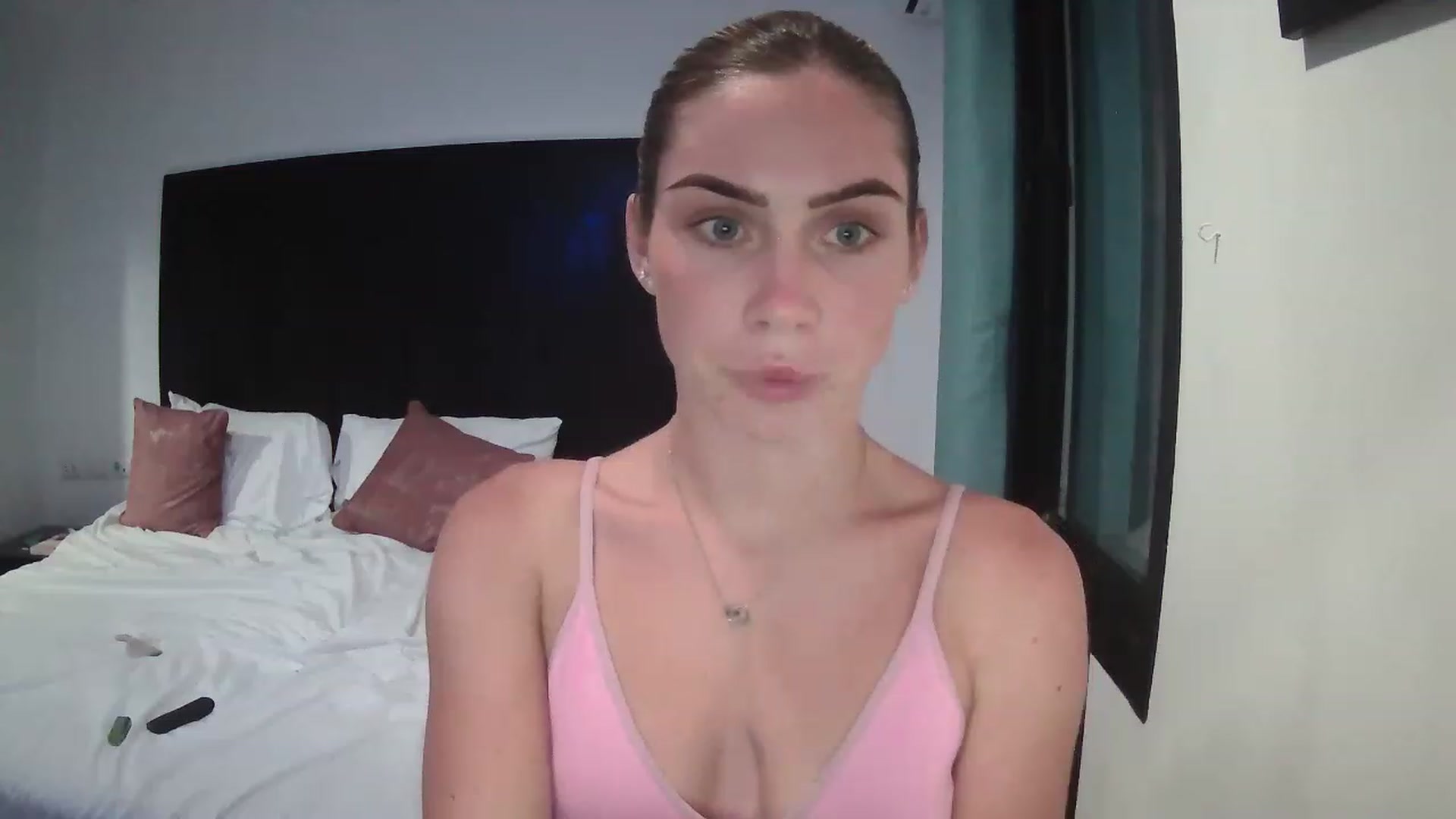 Gallery image thumbnail from Abella_'s myfreecams stream on, 12/19/2022, 15:39 image 12 of 20