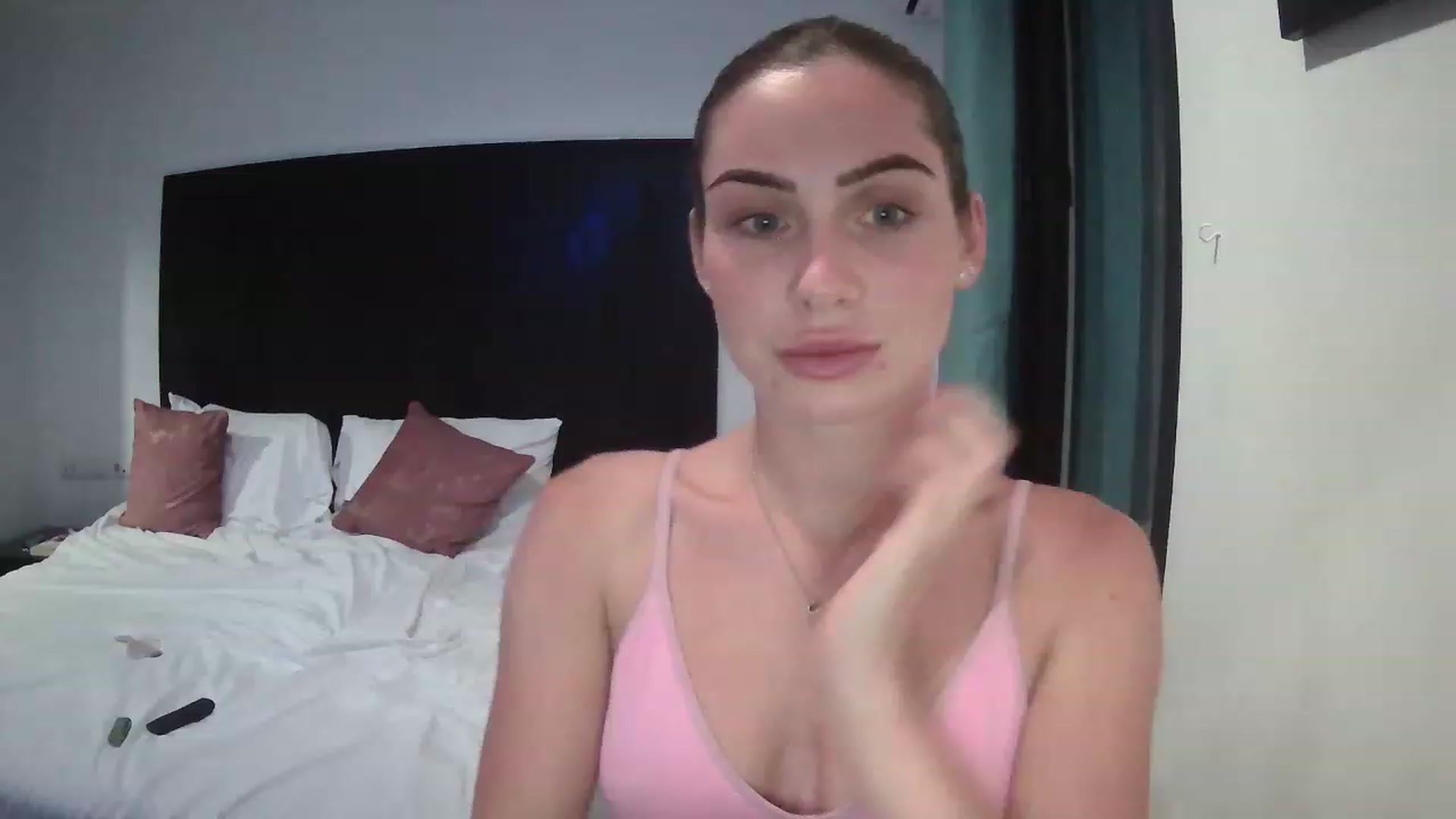 Gallery image thumbnail from Abella_'s myfreecams stream on, 12/19/2022, 15:39 image 8 of 20