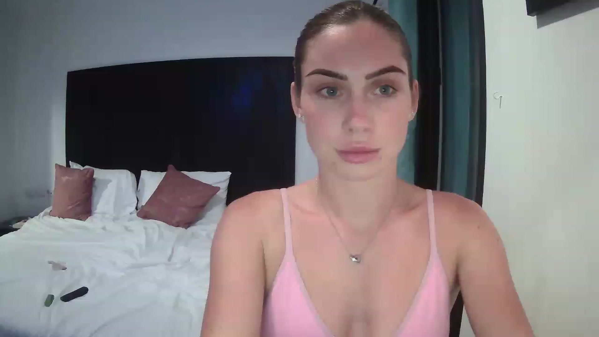 Gallery image thumbnail from Abella_'s myfreecams stream on, 12/19/2022, 15:39 image 6 of 20