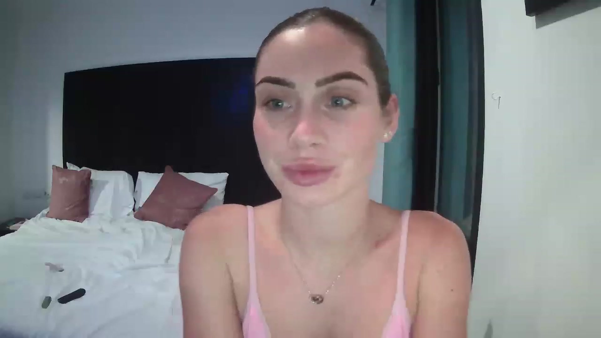 Gallery image thumbnail from Abella_'s myfreecams stream on, 12/19/2022, 15:39 image 4 of 20