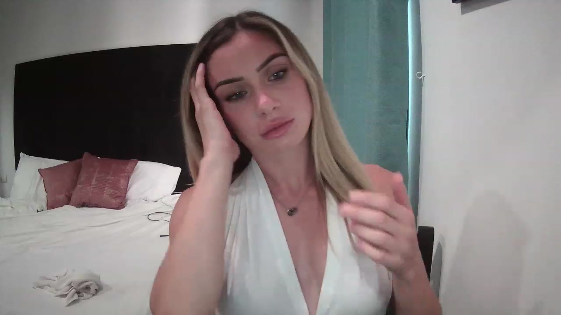 Gallery image thumbnail from Abella_'s myfreecams stream on, 12/21/2022, 09:41 image 5 of 20