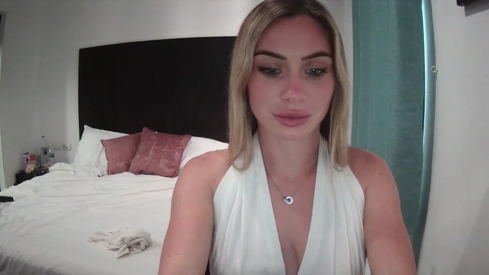 Gallery image thumbnail from Abella_'s myfreecams stream on, 12/21/2022, 09:41 image 11 of 20