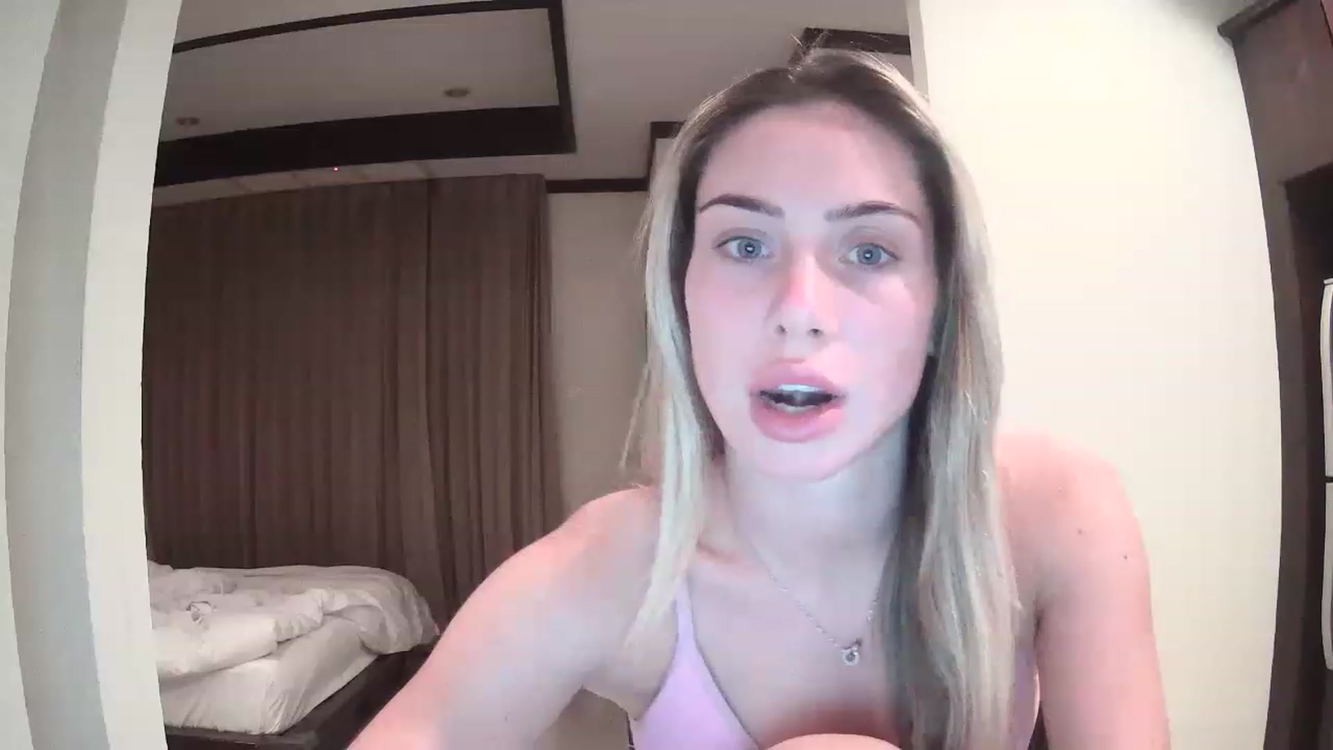 Gallery image thumbnail from Abella_'s myfreecams stream on, 12/28/2022, 14:37 image 4 of 20