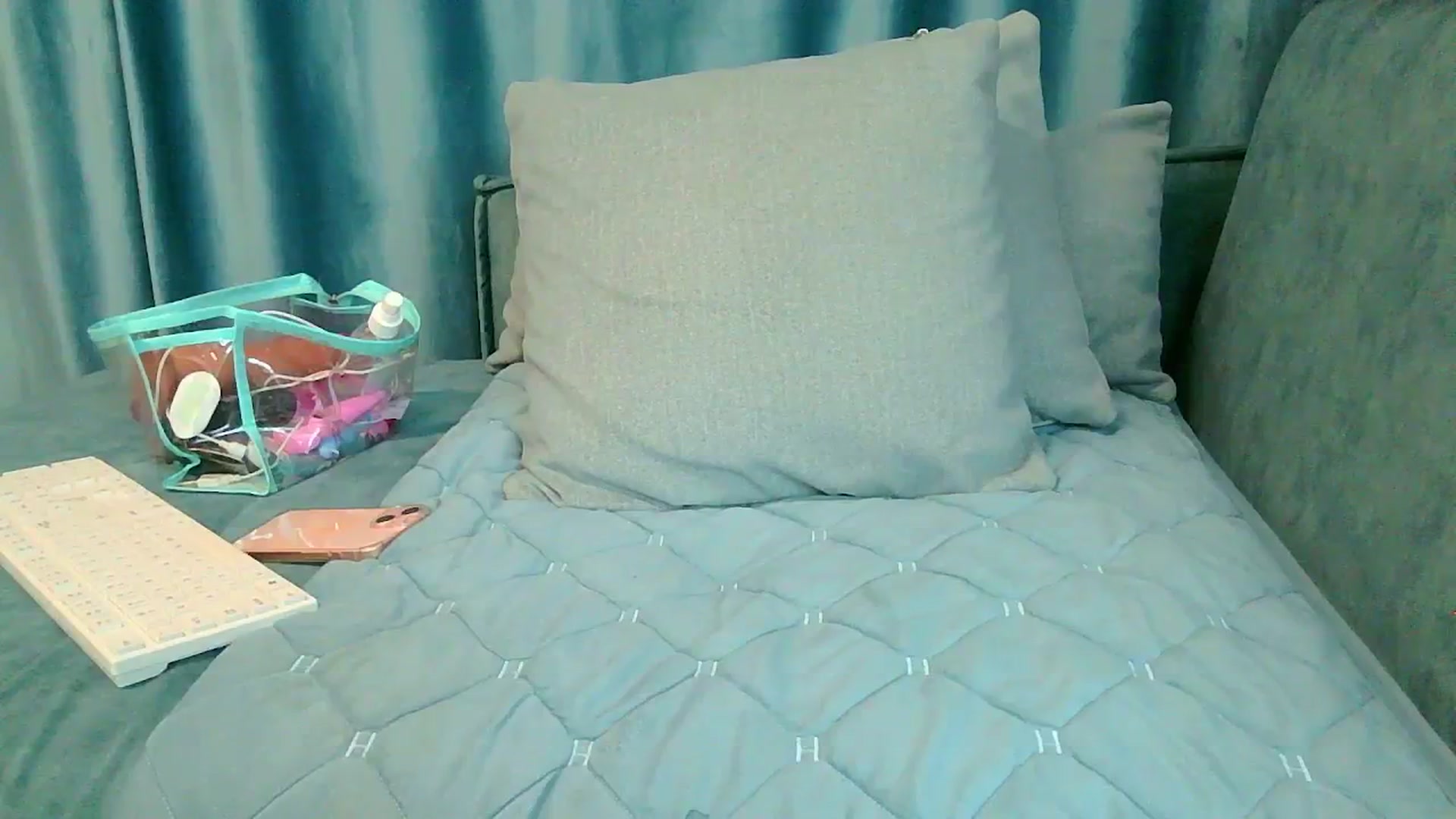 Gallery image thumbnail from Abella_Rose's myfreecams stream on, 08/12/2024, 19:23 image 15 of 20