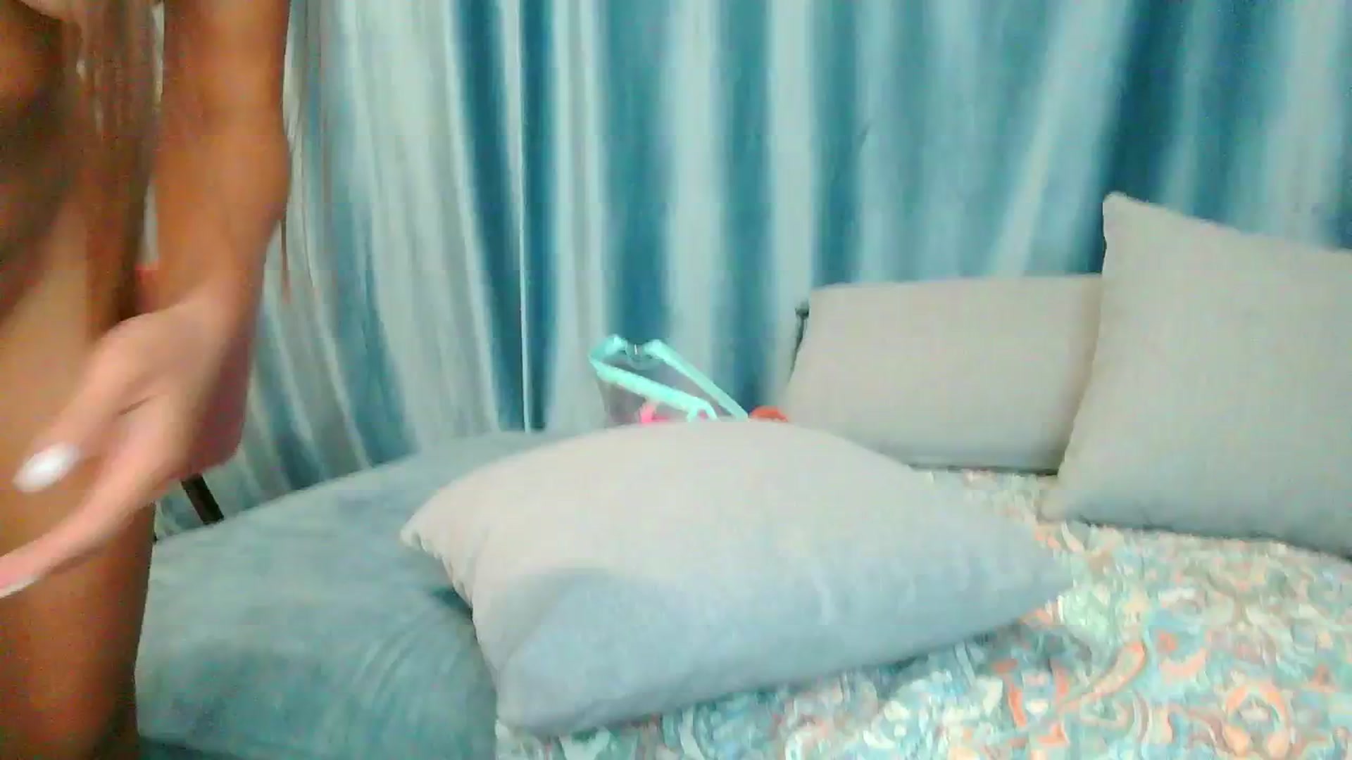 Gallery image thumbnail from Abella_Rose's myfreecams stream on, 09/19/2024, 19:19 image 14 of 20