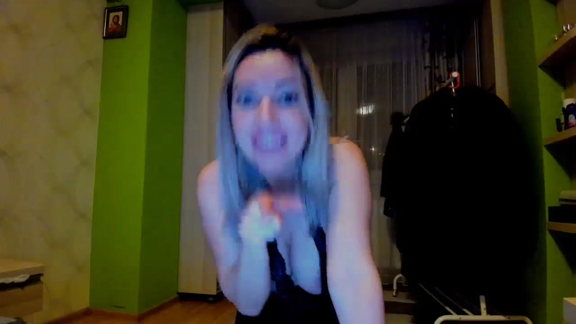 Gallery image thumbnail from Abelly_Advc2's myfreecams stream on, 12/24/2023, 21:27 image 15 of 20