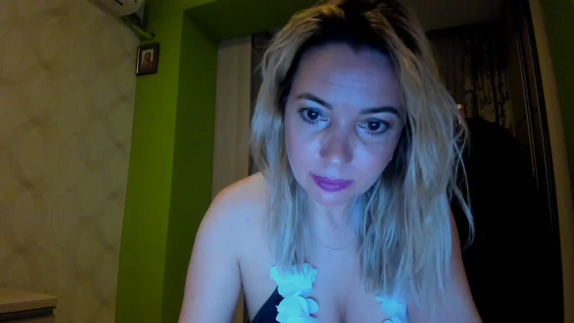 Gallery image thumbnail from Abelly_Advc2's myfreecams stream on, 12/31/2023, 20:26 image 1 of 20