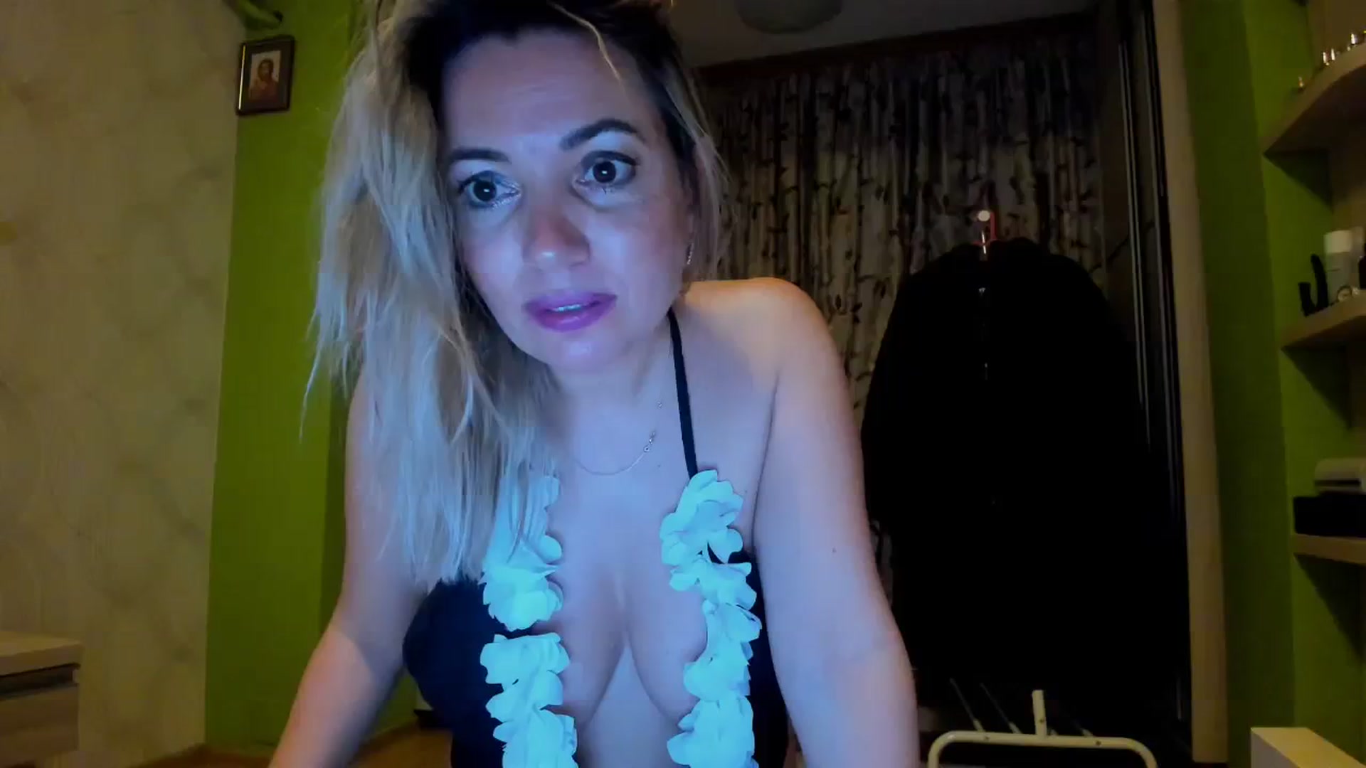 Gallery image thumbnail from Abelly_Advc2's myfreecams stream on, 12/31/2023, 20:26 image 5 of 20