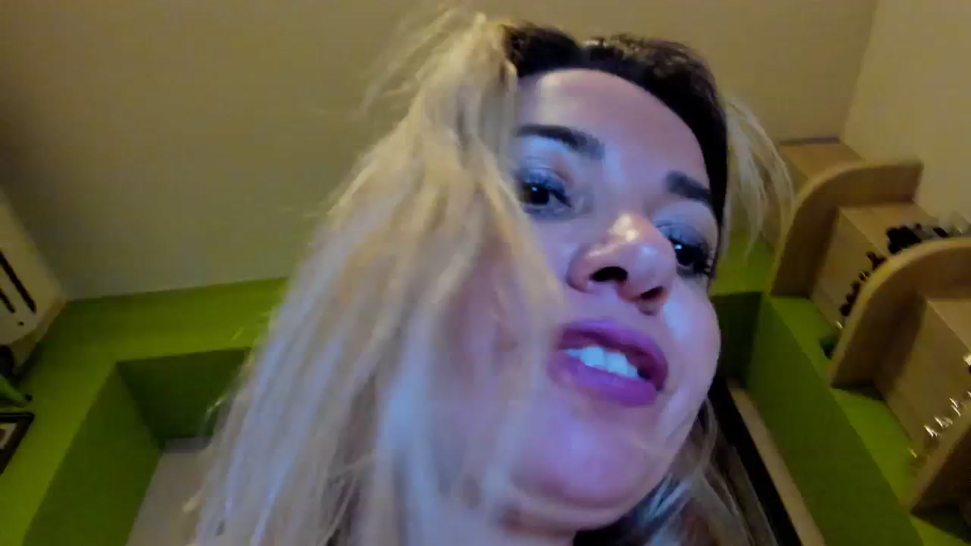 Gallery image thumbnail from Abelly_Advc2's myfreecams stream on, 12/31/2023, 20:26 image 9 of 20