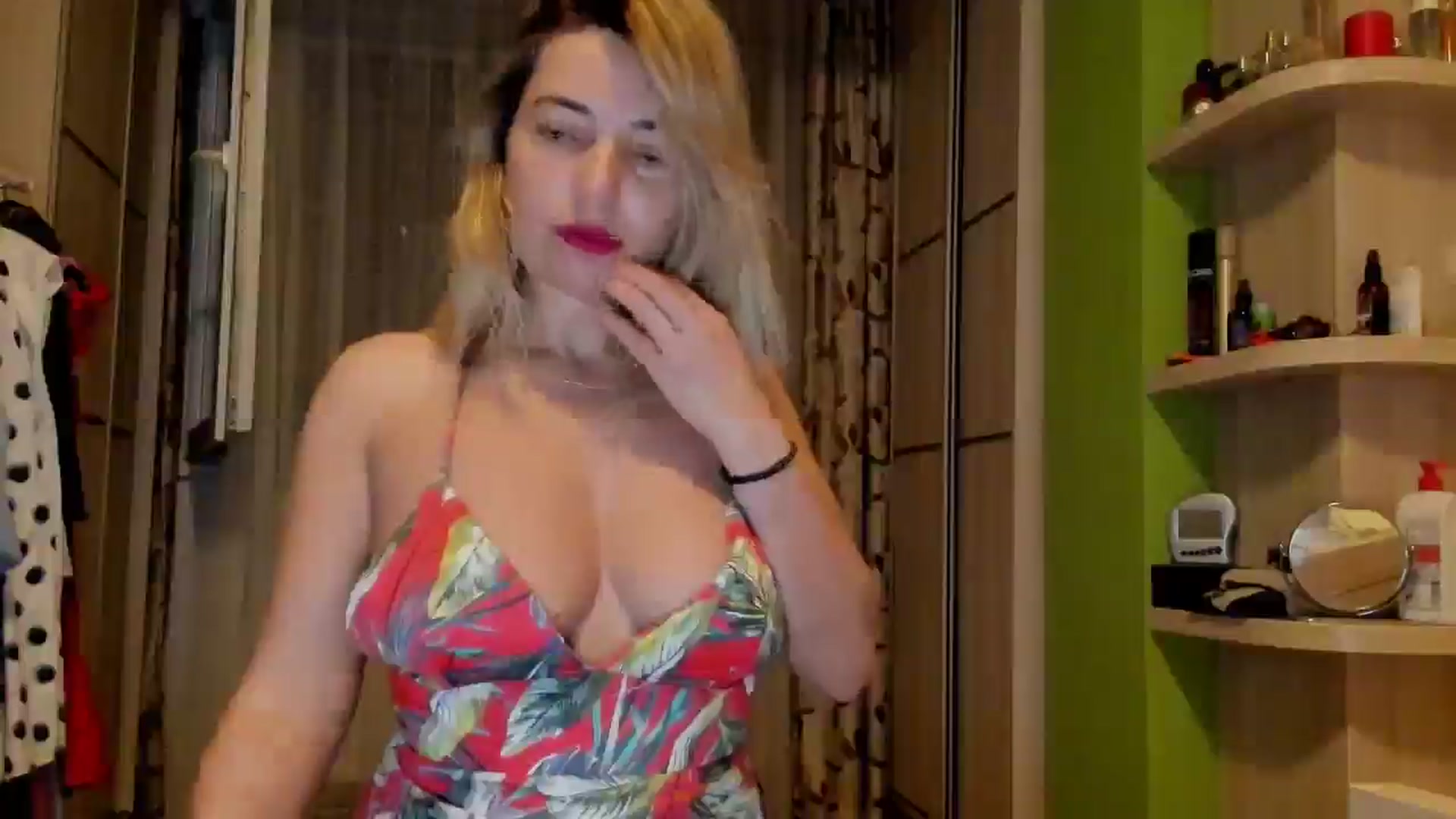 Gallery image thumbnail from Abelly_Advc2's myfreecams stream on, 06/14/2025, 21:29 image 12 of 20