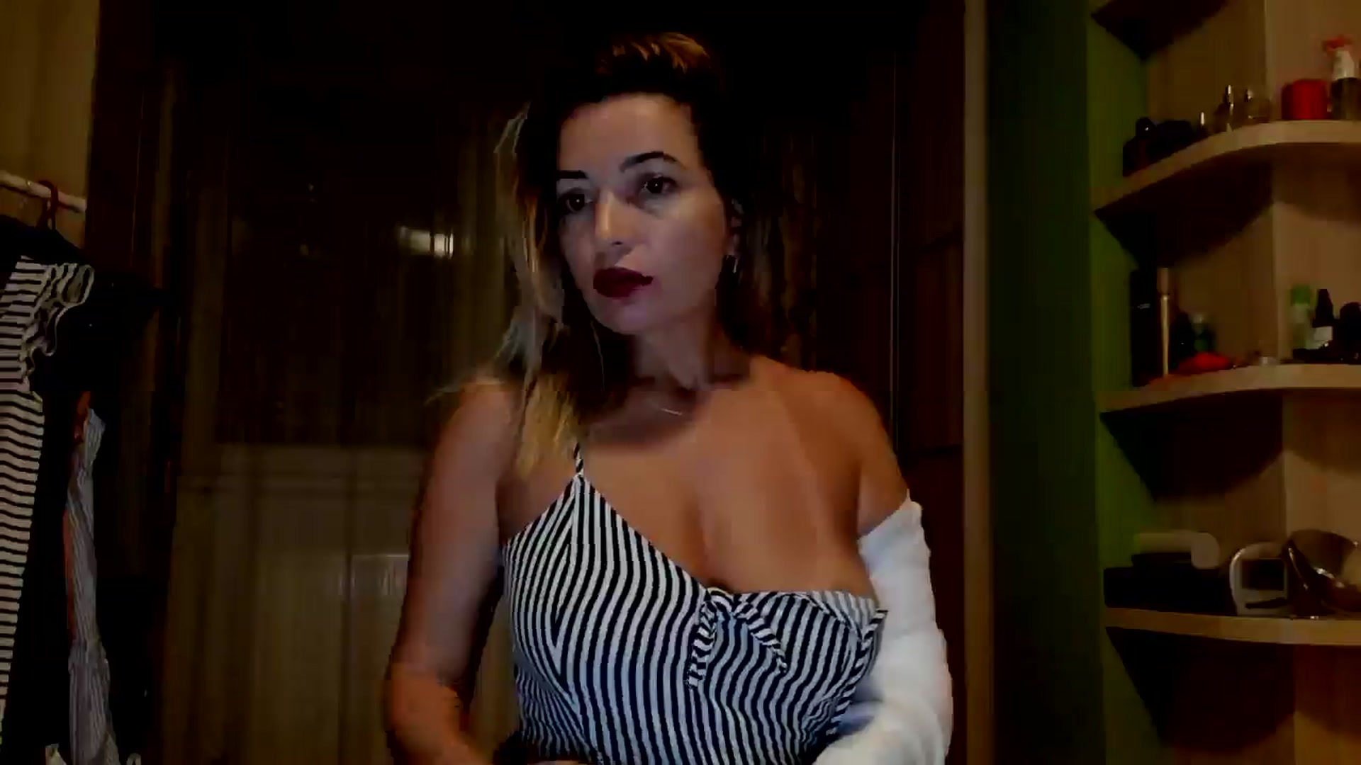Gallery image thumbnail from Abelly_Advc2's myfreecams stream on, 08/31/2025, 20:07 image 5 of 20