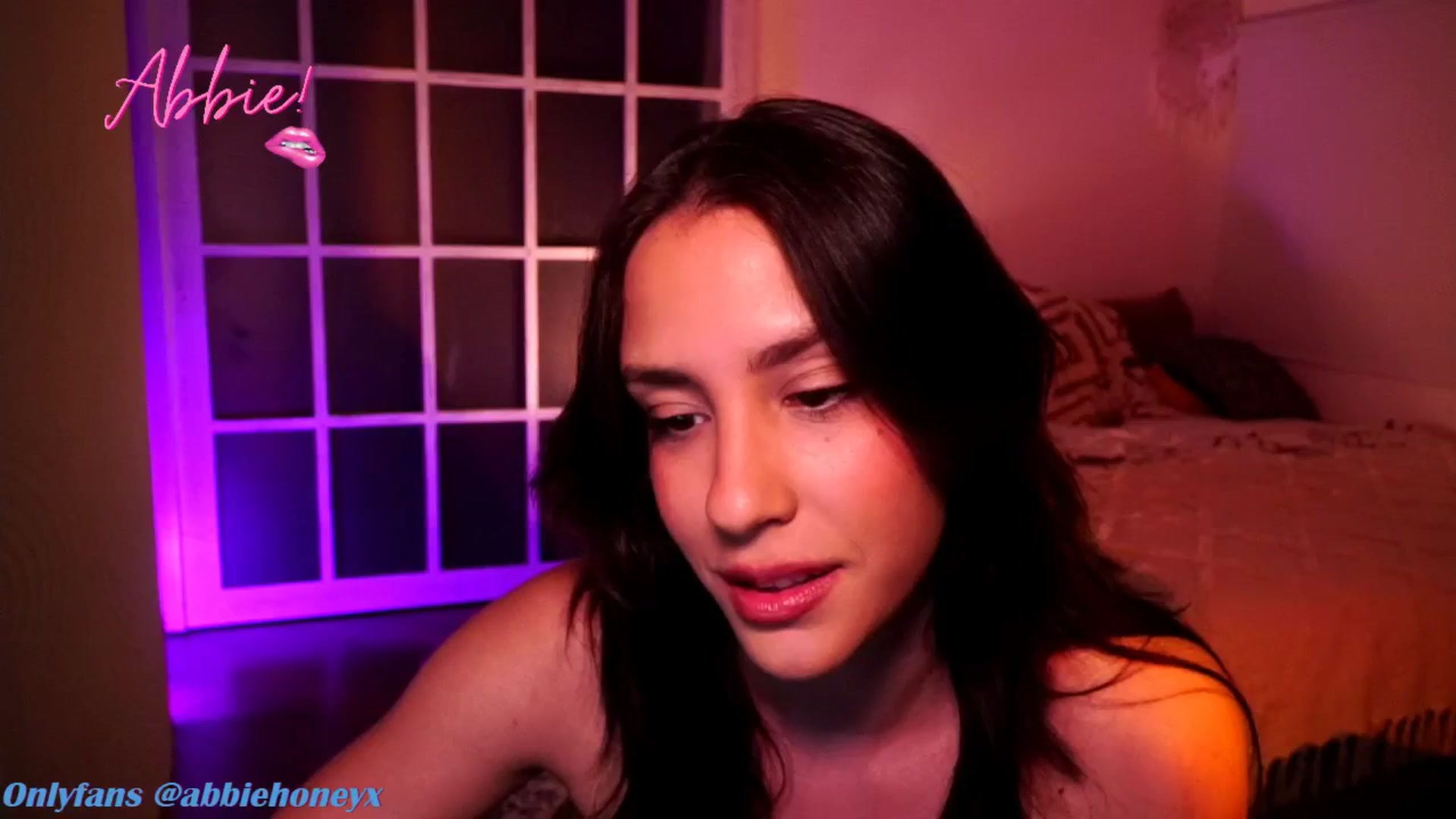 Gallery image thumbnail from Abiee_'s myfreecams stream on, 05/03/2025, 18:30 image 6 of 20