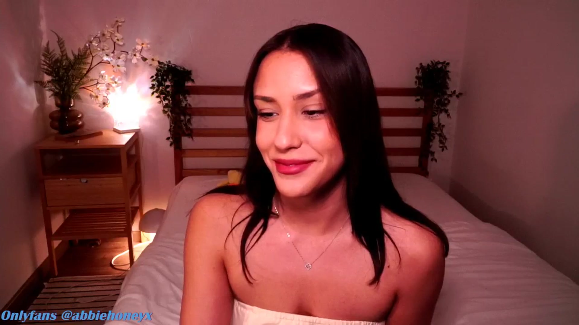 Gallery image thumbnail from Abiee_'s myfreecams stream on, 03/10/2026, 17:01 image 4 of 20