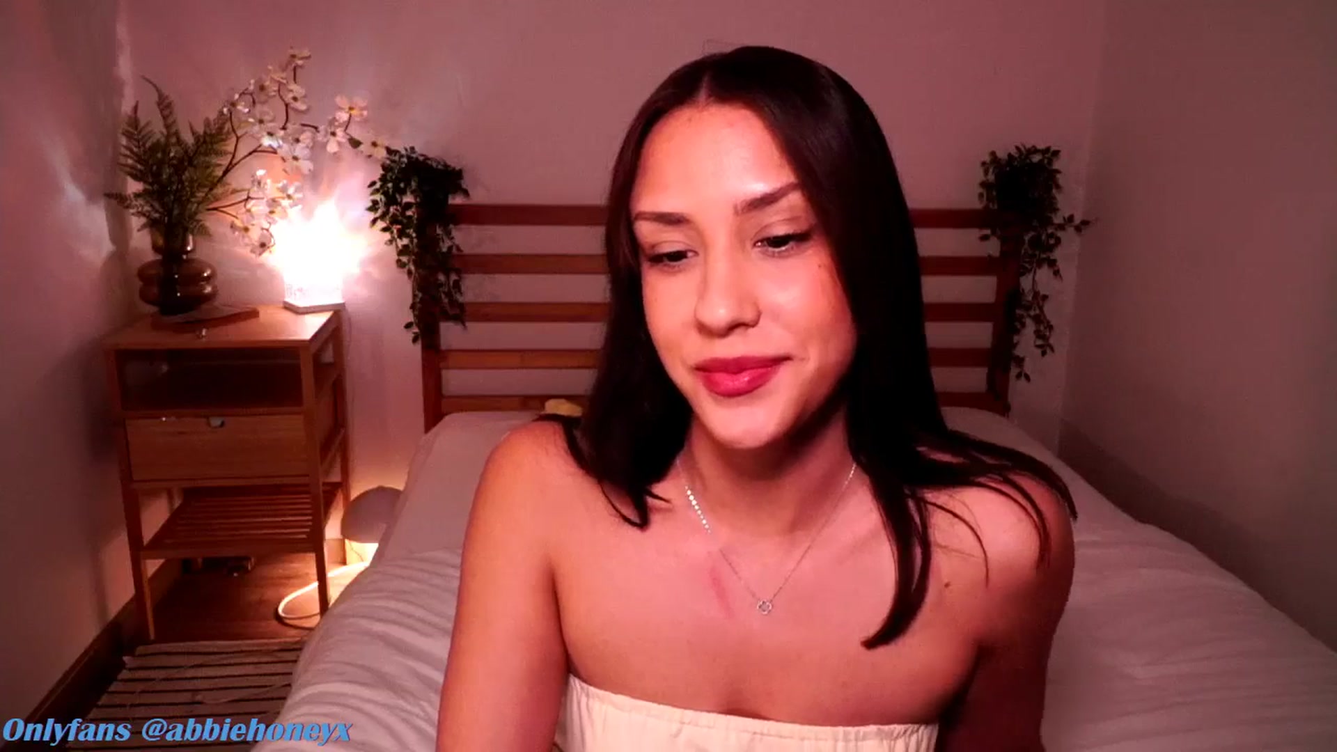 Gallery image thumbnail from Abiee_'s myfreecams stream on, 03/10/2026, 17:01 image 17 of 20
