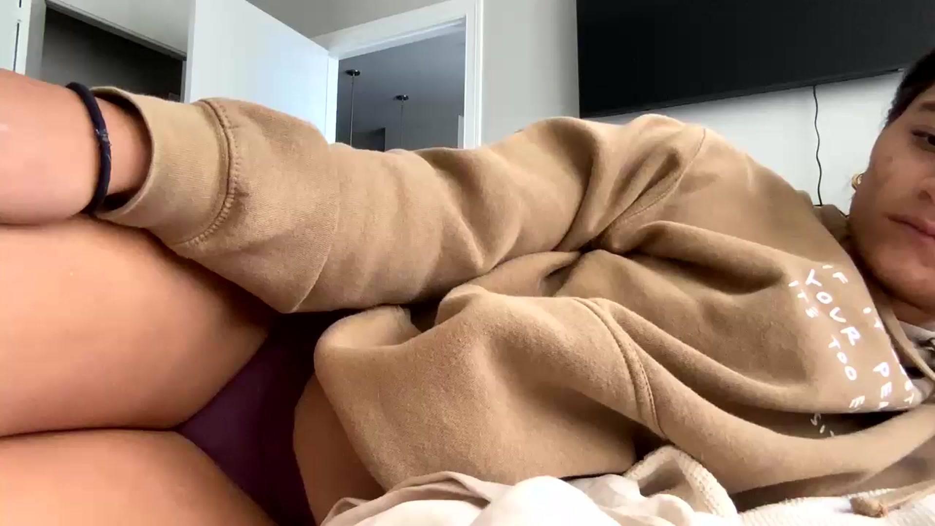 Gallery image thumbnail from AbigailGrubbs's myfreecams stream on, 07/24/2025, 17:48 image 1 of 20