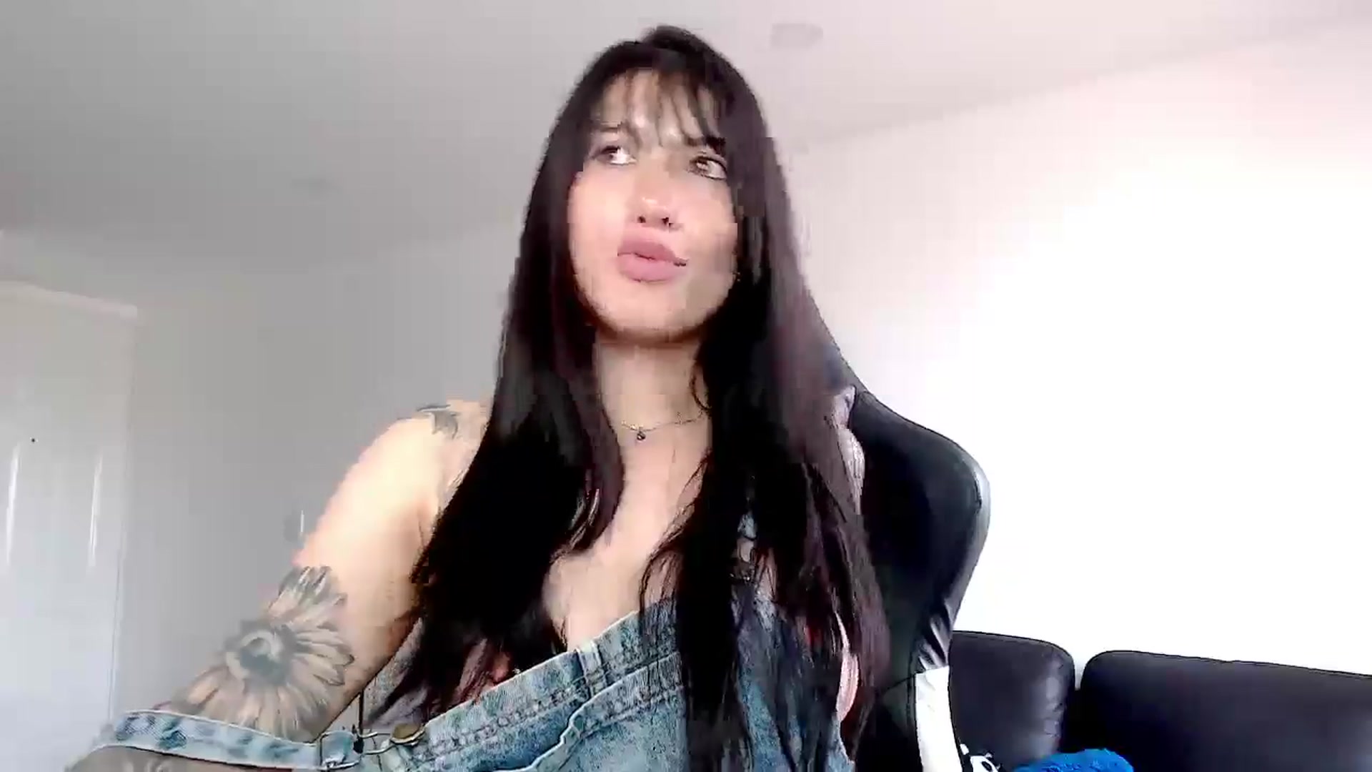 Gallery image thumbnail from Abigaill29's myfreecams stream on, 09/27/2025, 21:59 image 16 of 20