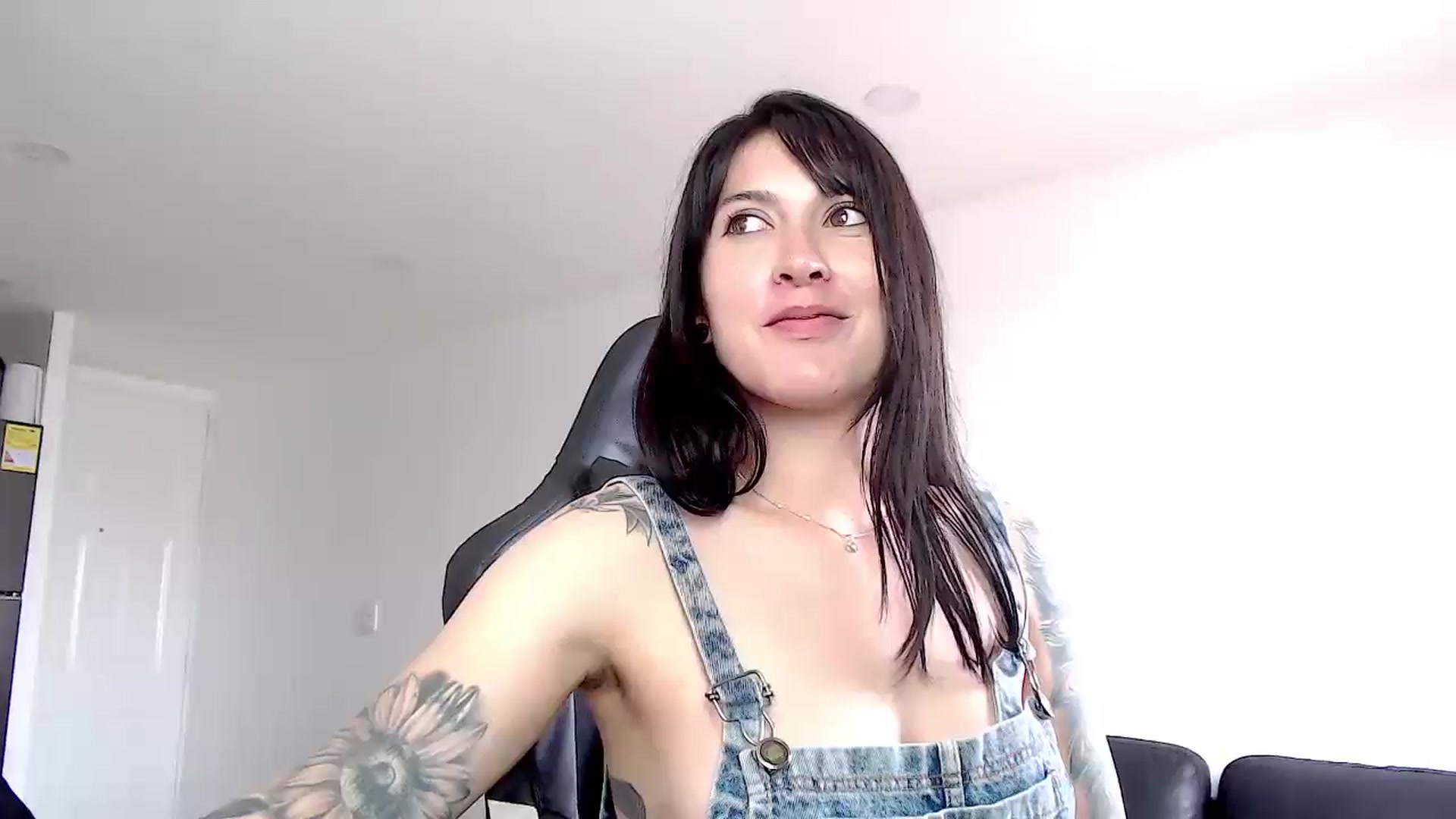 Gallery image thumbnail from Abigaill29's myfreecams stream on, 09/27/2025, 21:59 image 6 of 20