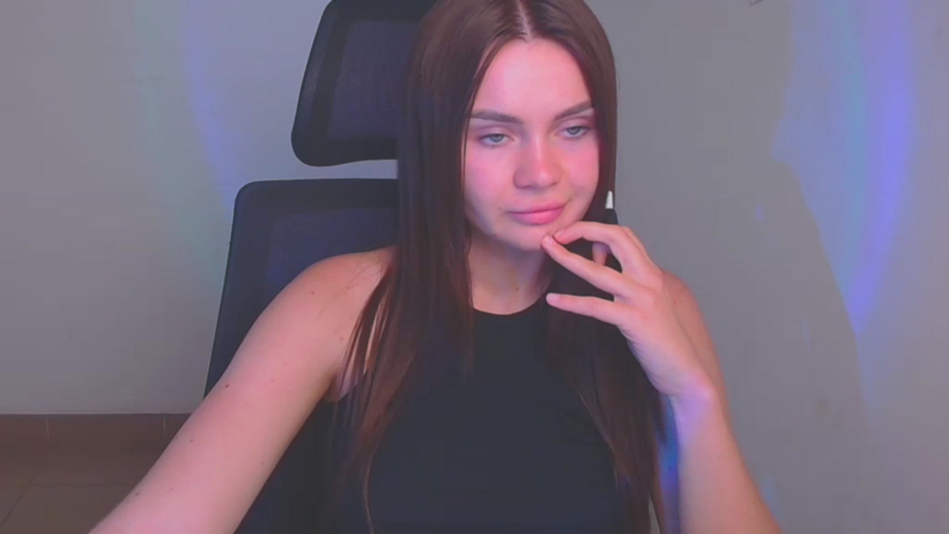 Gallery image thumbnail from Abigaill_XO's myfreecams stream on, 09/22/2024, 16:38 image 15 of 20