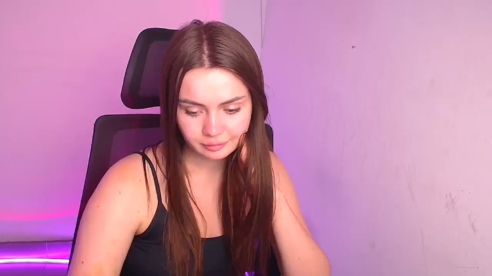 Gallery image thumbnail from Abigaill_XO's myfreecams stream on, 12/04/2024, 17:06 image 13 of 20